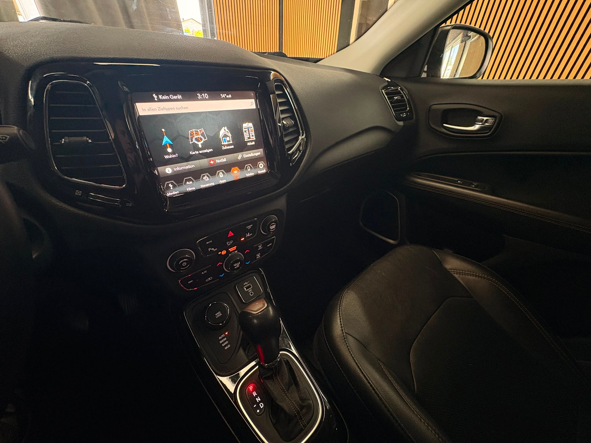 JEEP Compass 1.4 Turbo Limited AWD 9ATX-image-14