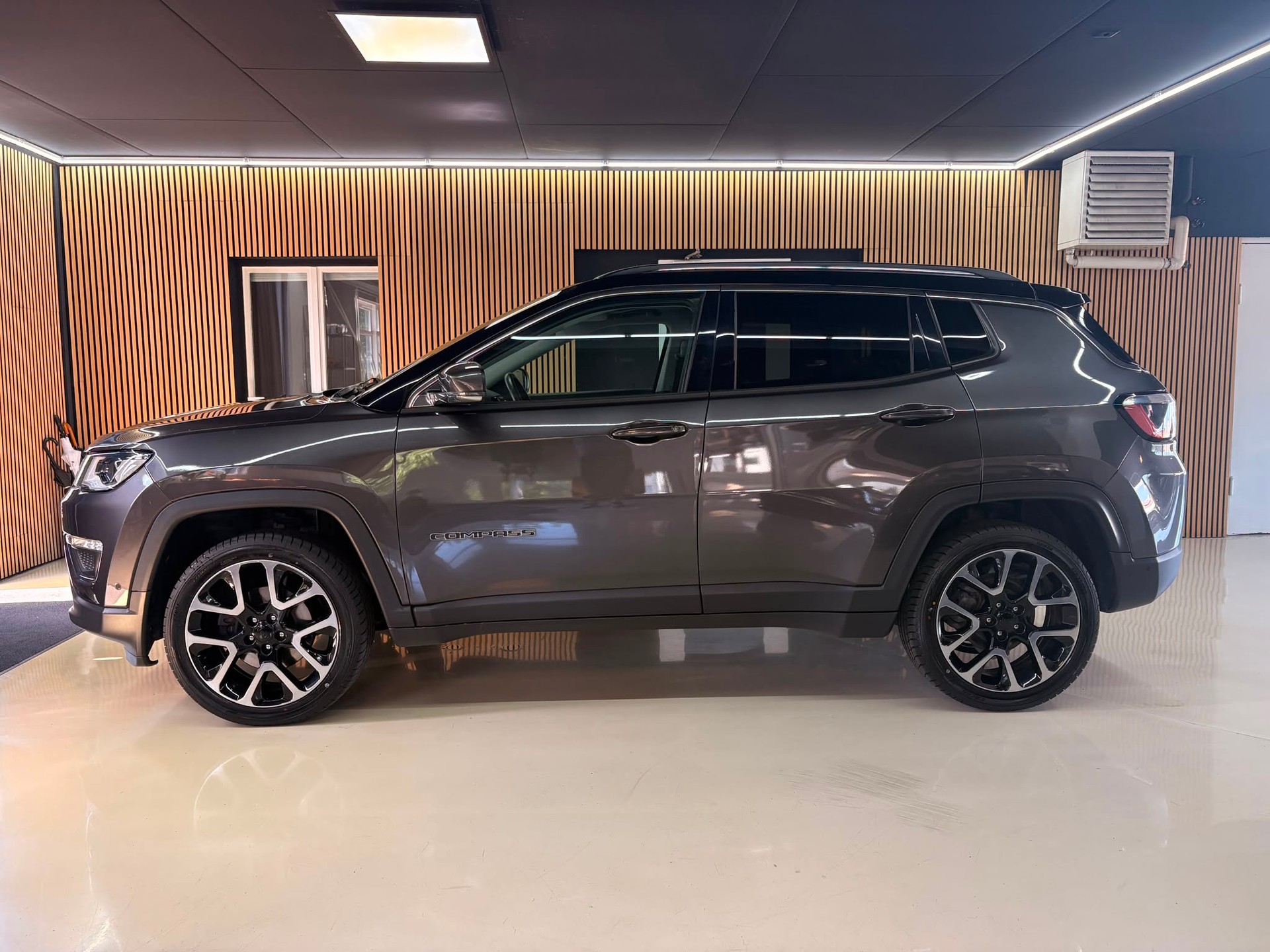 JEEP Compass 1.4 Turbo Limited AWD 9ATX-image-3