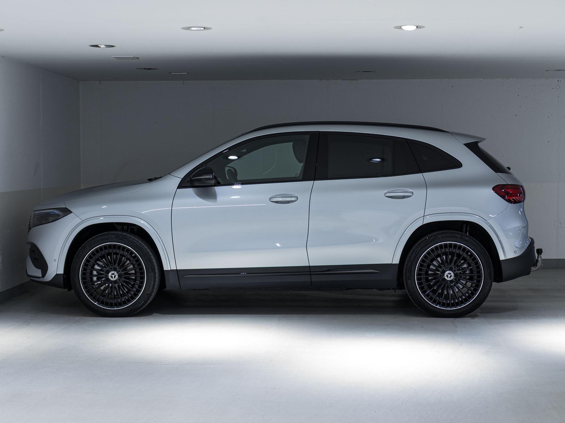 MERCEDES-BENZ EQA 350 4MATIC-image-4