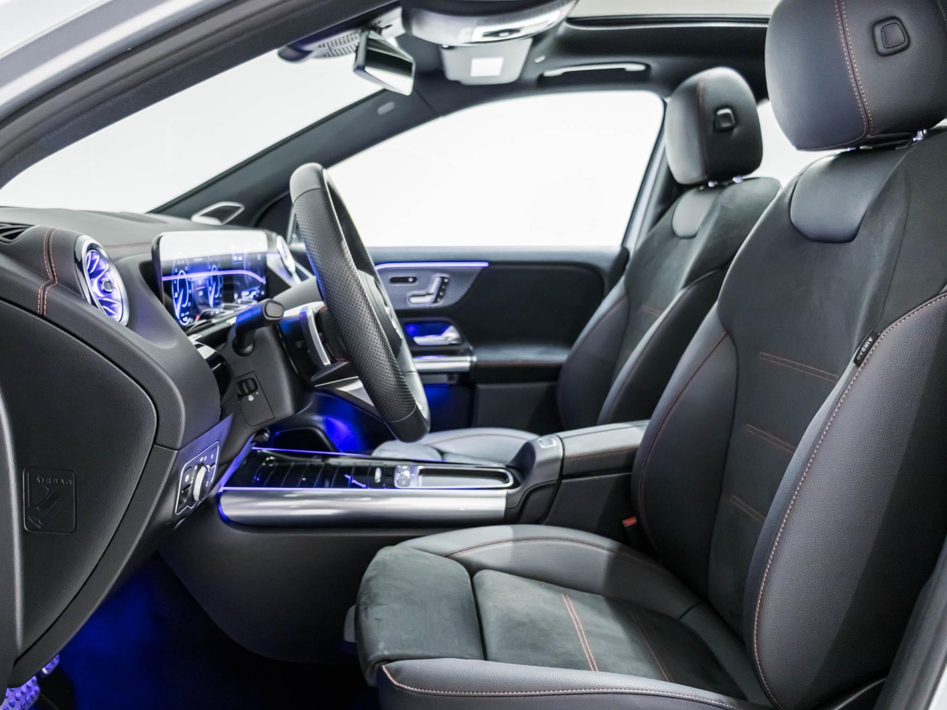 MERCEDES-BENZ EQA 350 4MATIC-image-6
