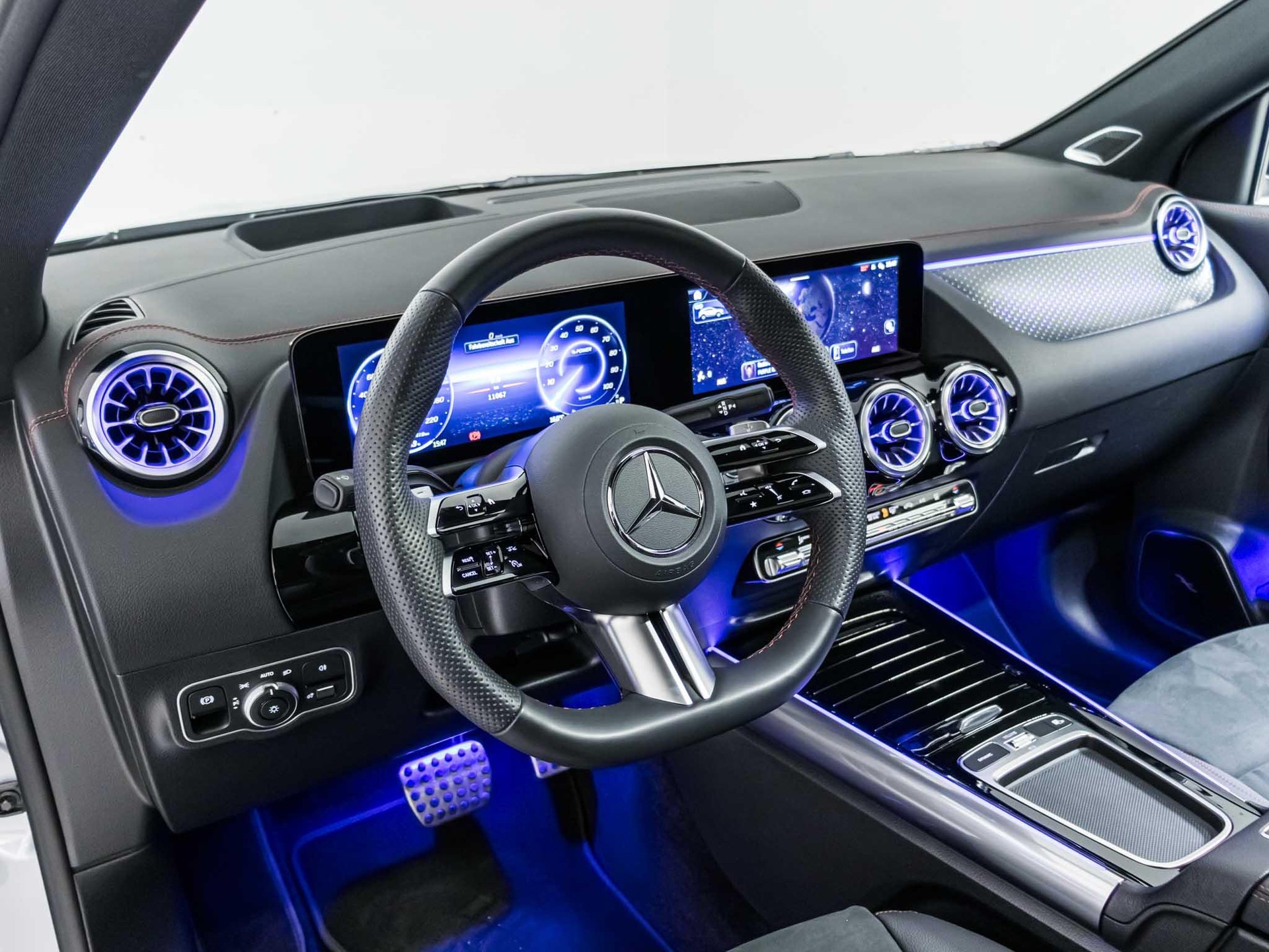 MERCEDES-BENZ EQA 350 4MATIC-image-9