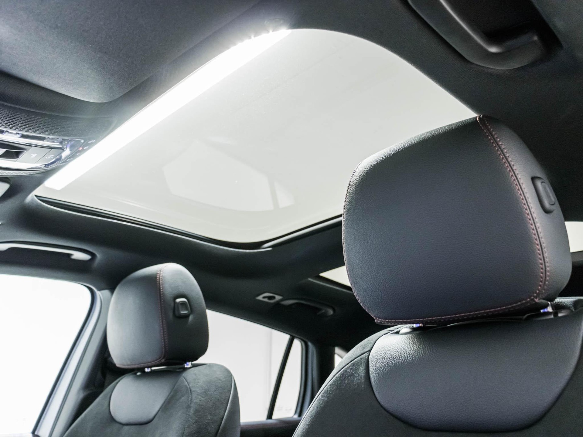 MERCEDES-BENZ EQA 350 4MATIC-image-8