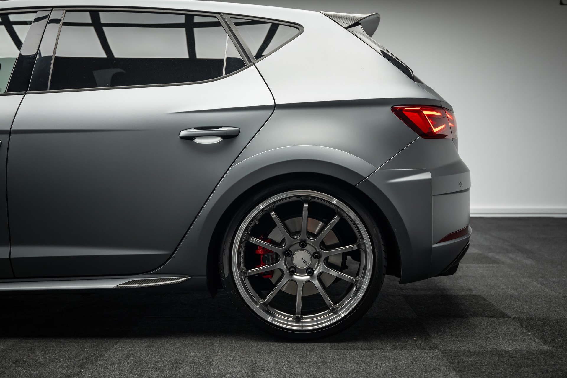 SEAT Leon 2.0 TSI Cupra 300 DSG * Limited Edition 204 of 799 *-showroom-element-2