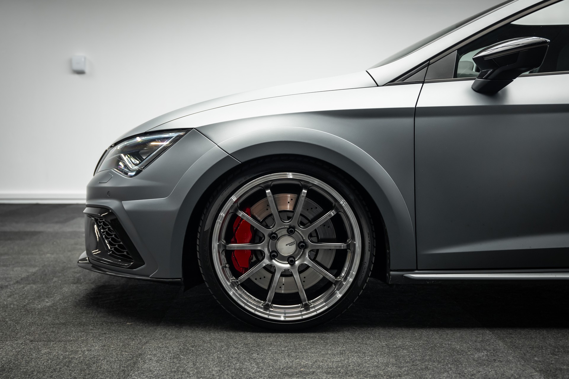 SEAT Leon 2.0 TSI Cupra 300 DSG * Limited Edition 204 of 799 *-showroom-element-1