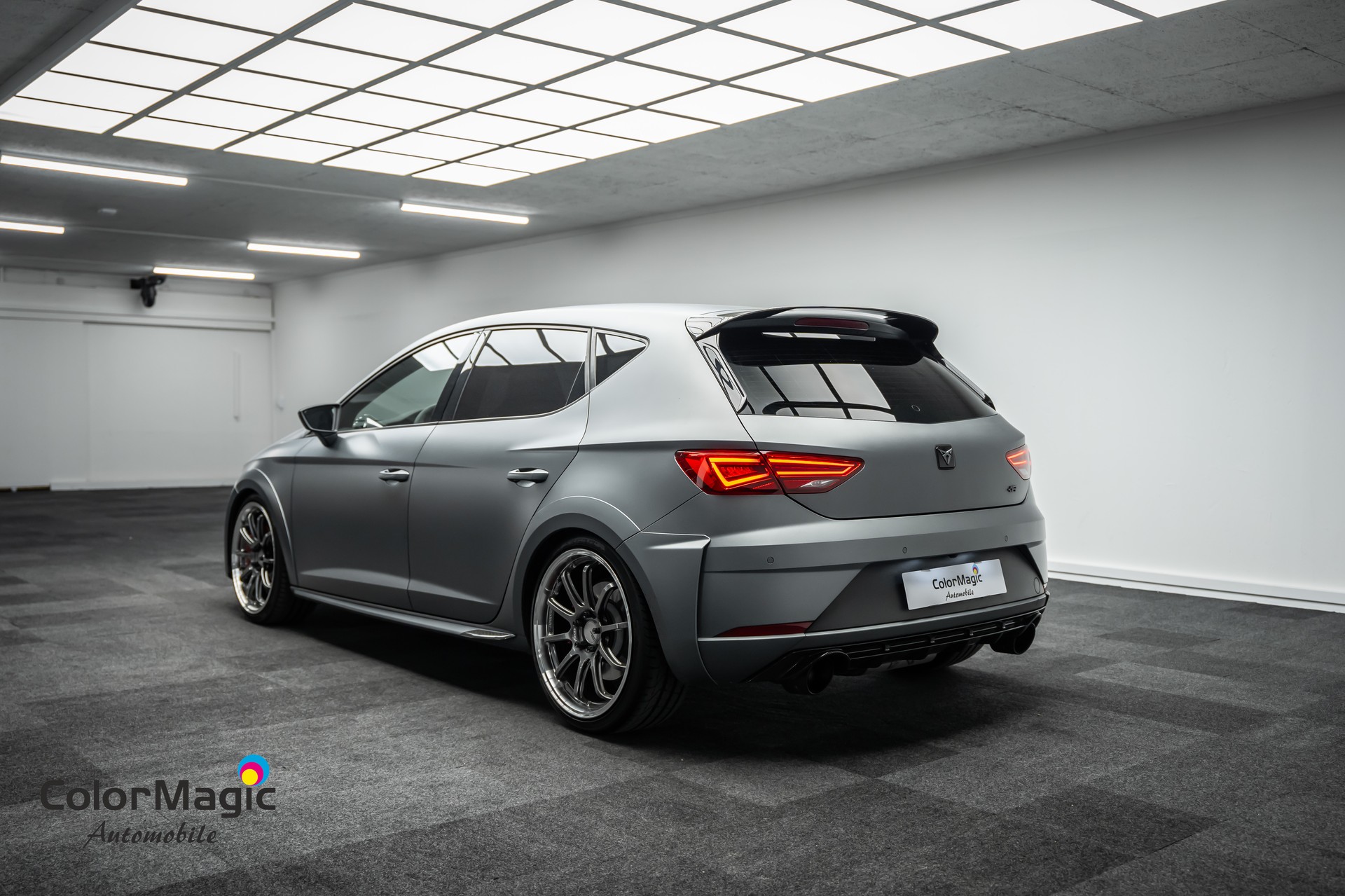SEAT Leon 2.0 TSI Cupra 300 DSG * Limited Edition 204 of 799 *-showroom-element-3