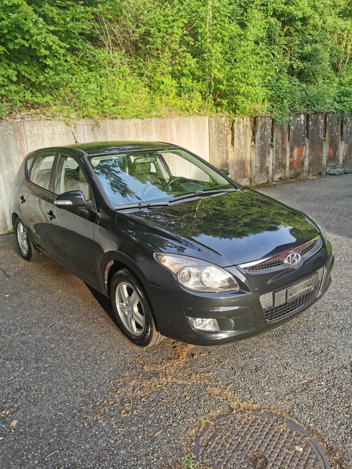 HYUNDAI i30 1.6 Swiss Plus Edition-image-2