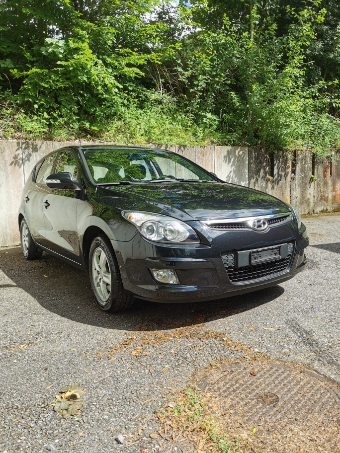 HYUNDAI i30 1.6 Swiss Plus Edition-image-1