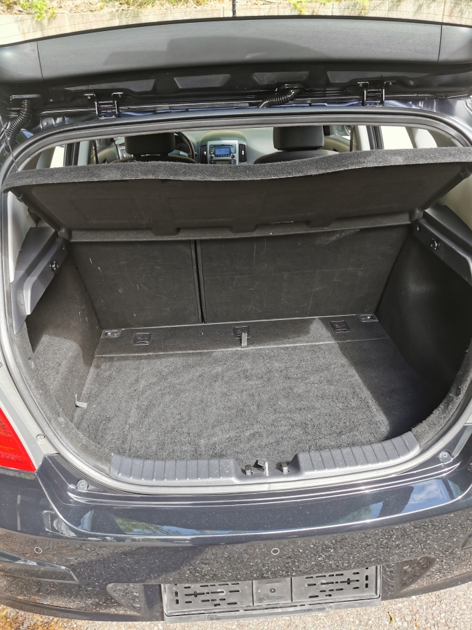 HYUNDAI i30 1.6 Swiss Plus Edition-image-14