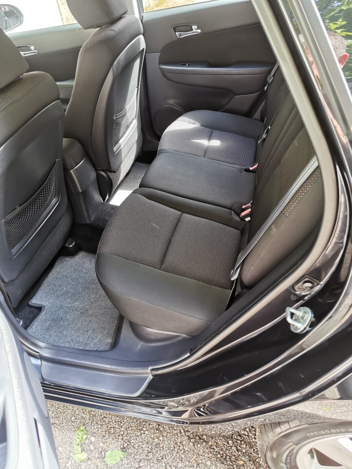 HYUNDAI i30 1.6 Swiss Plus Edition-image-13