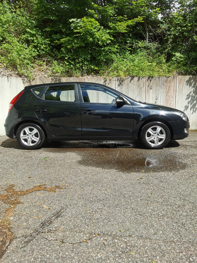 HYUNDAI i30 1.6 Swiss Plus Edition-image-9