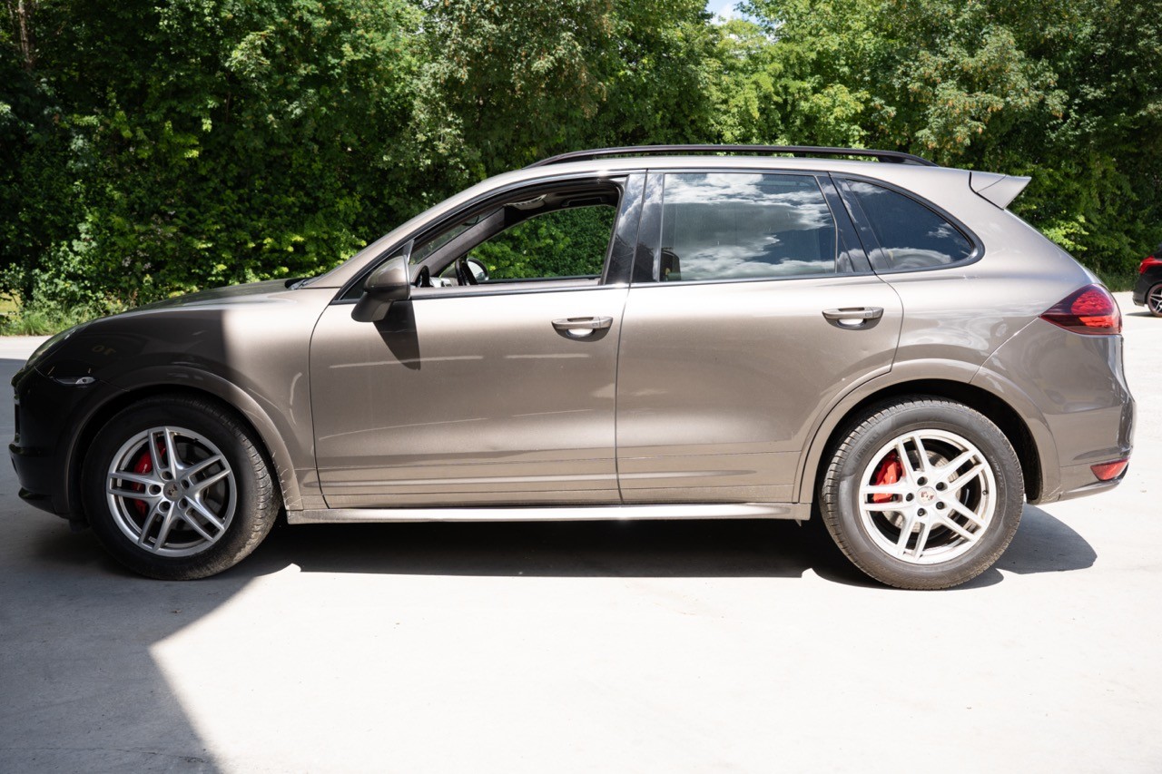 PORSCHE Cayenne GTS-image-3
