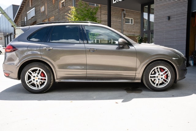PORSCHE Cayenne GTS-image-2