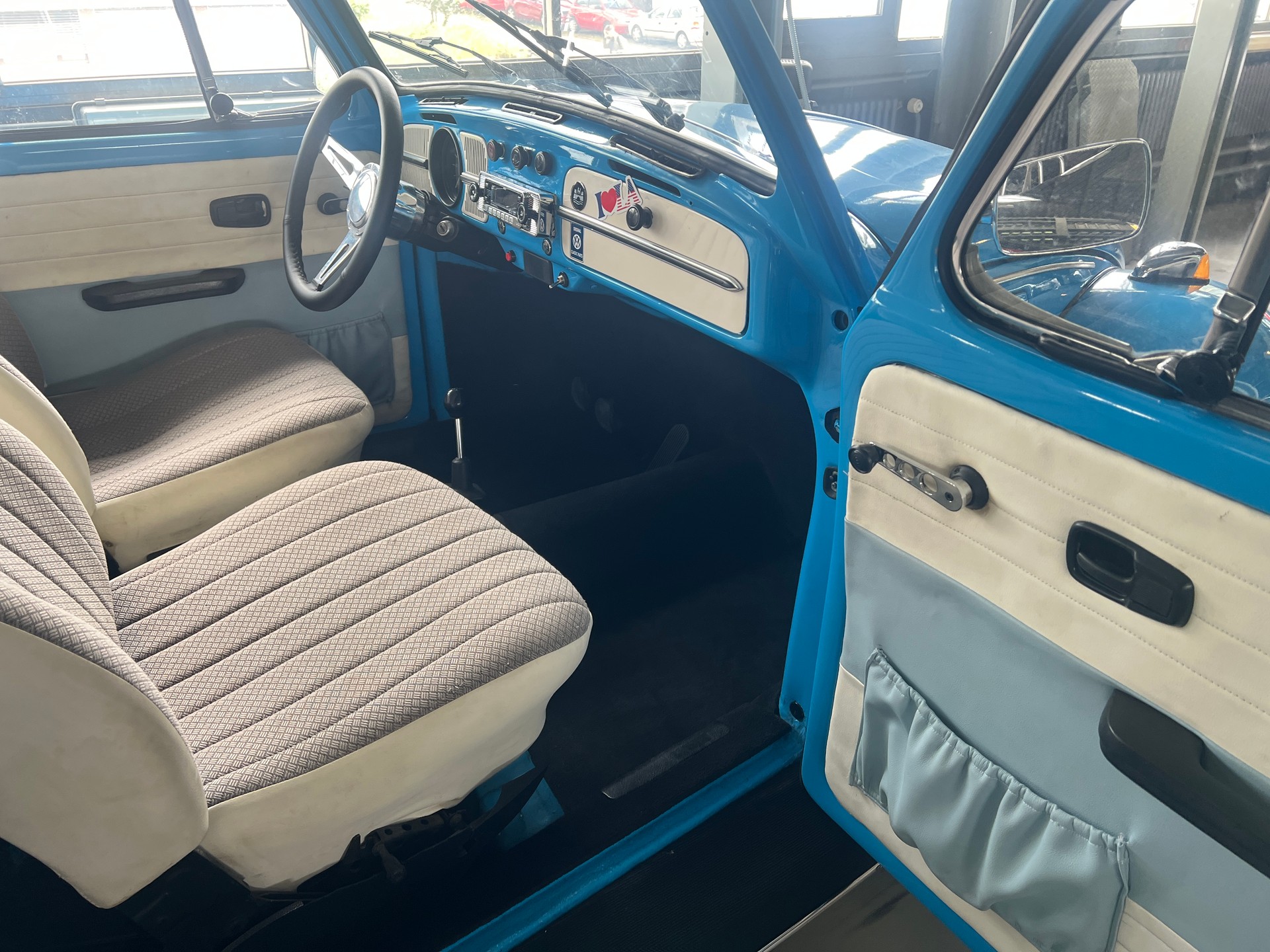 VW Käfer Hippie Haiti Edition-image-9