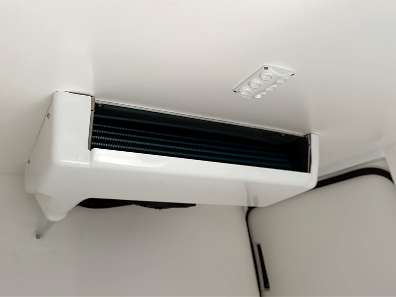 VW Caddy Cargo 1.5 TSI Plug in Hybrid DSG-image-15