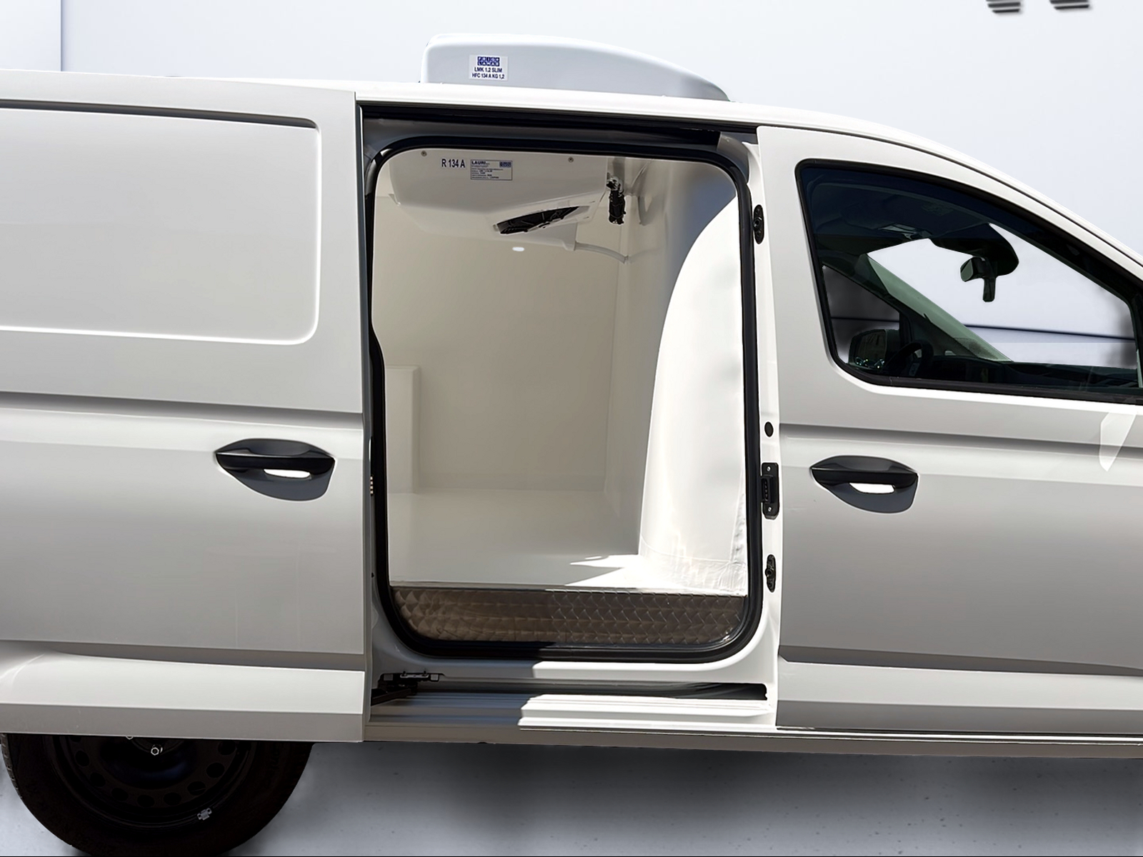 VW Caddy Cargo 1.5 TSI Plug in Hybrid DSG-image-13