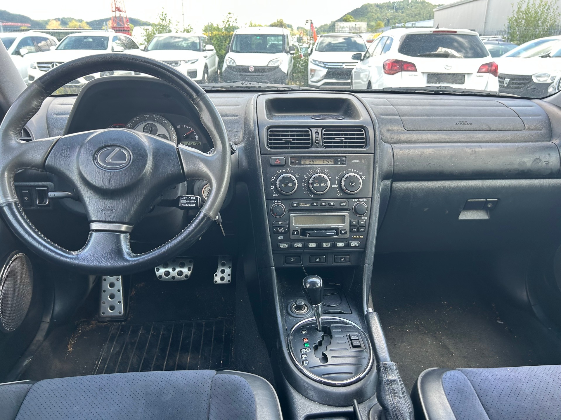LEXUS IS 200-image-6