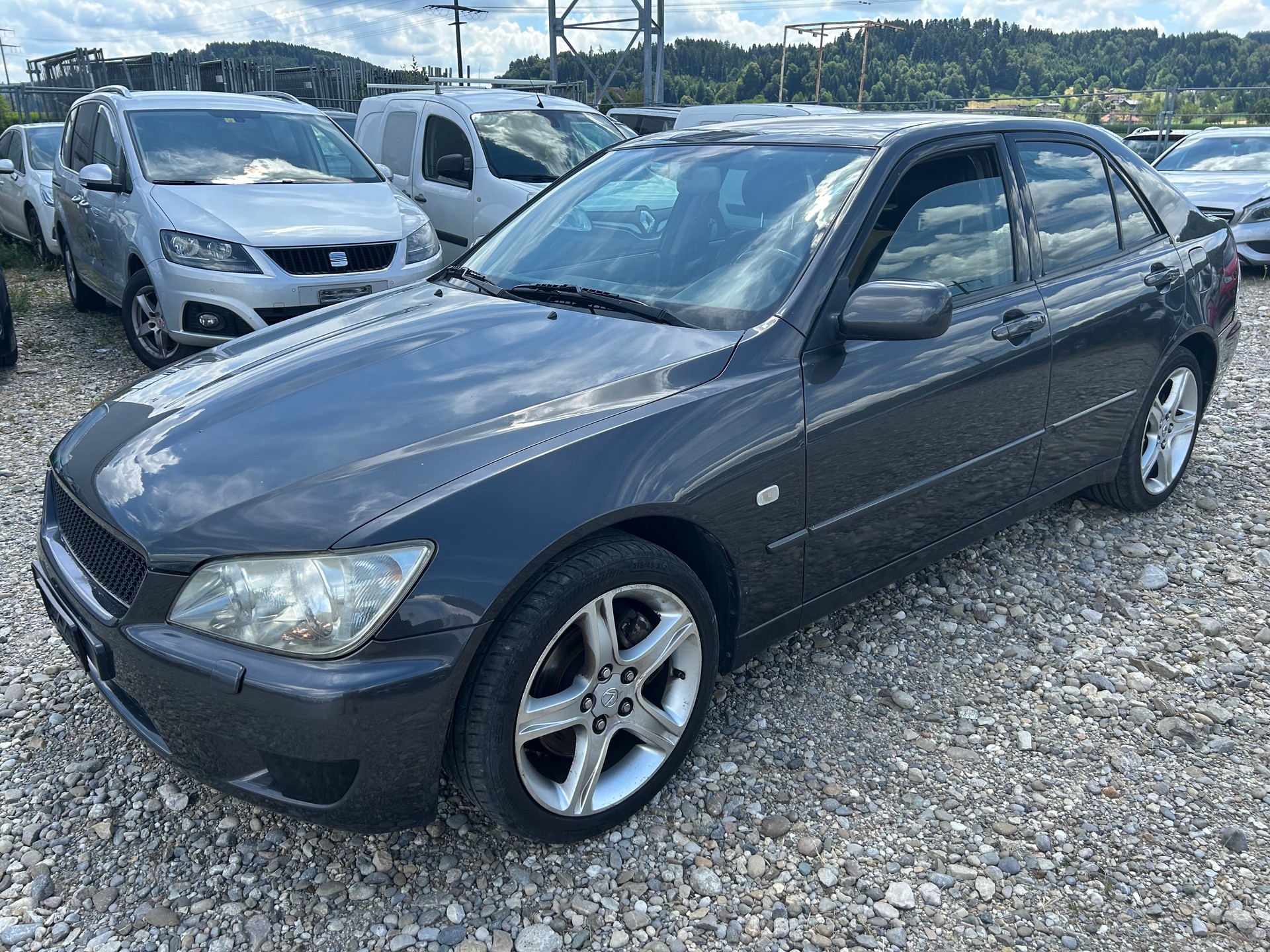 LEXUS IS 200-image-1