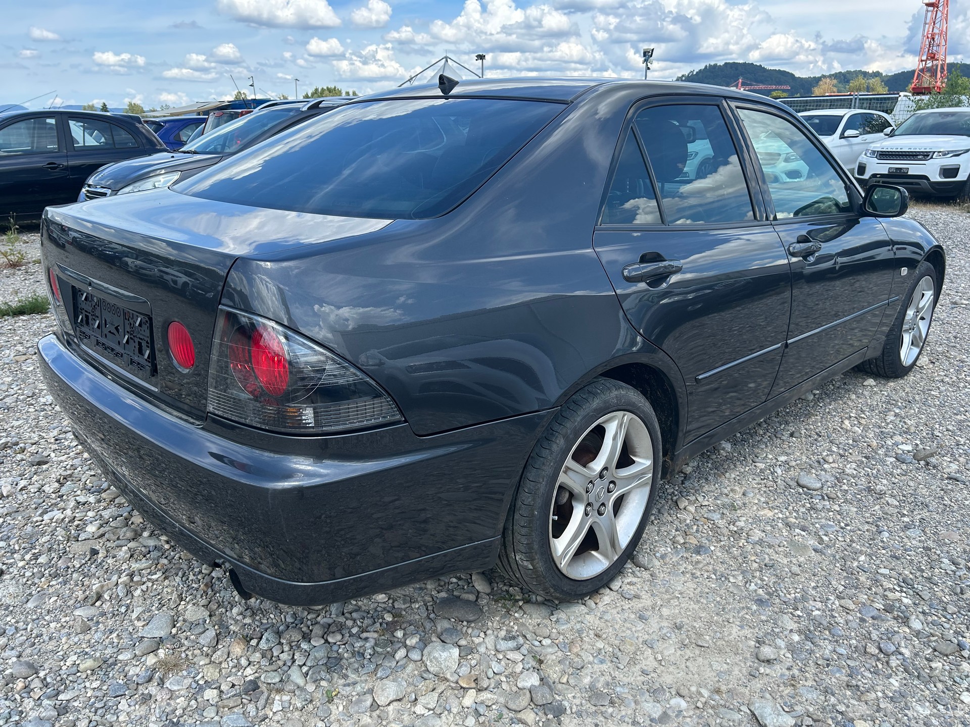 LEXUS IS 200-image-3
