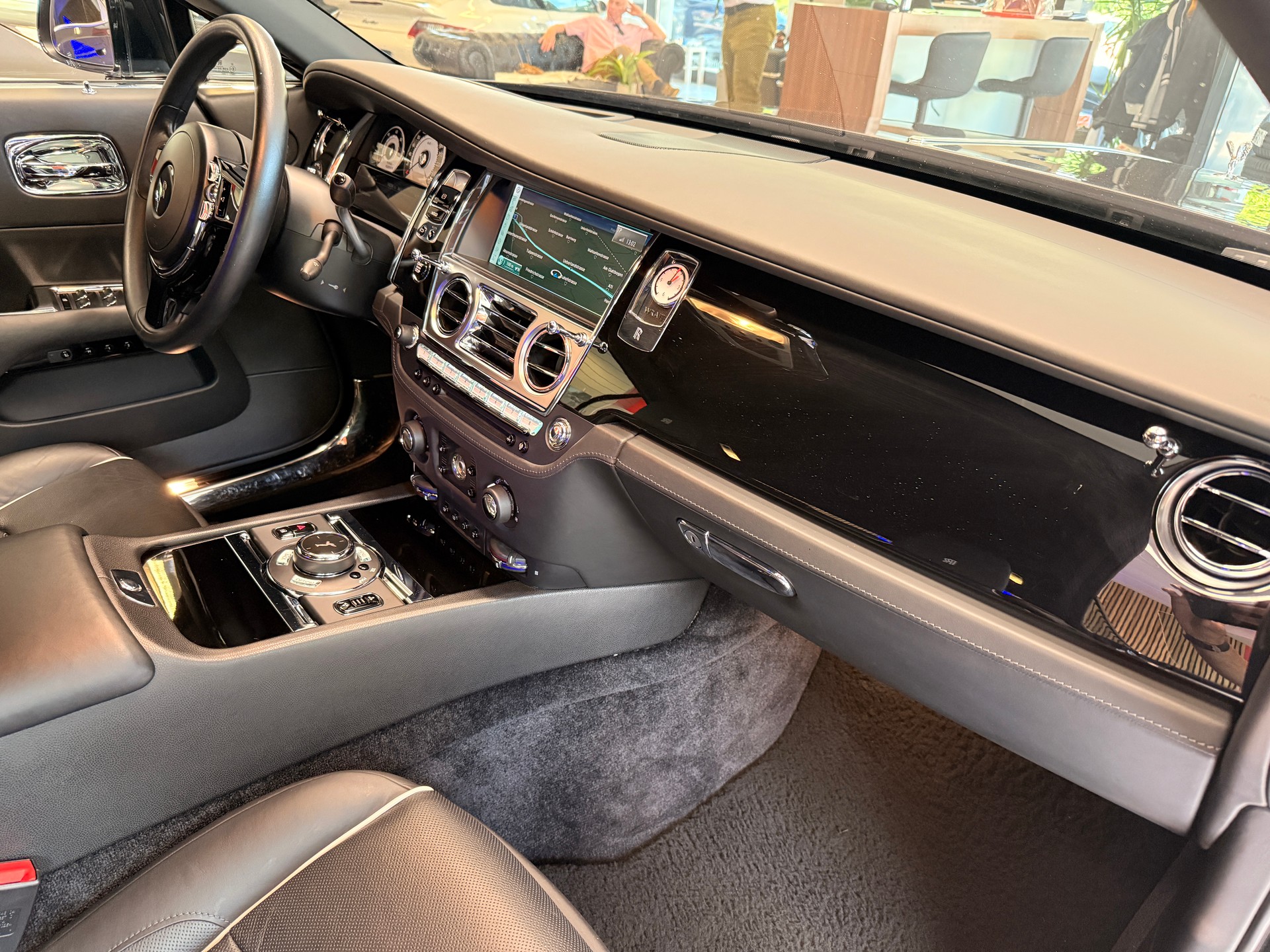 ROLLS-ROYCE Wraith 6.6 V12-image-9