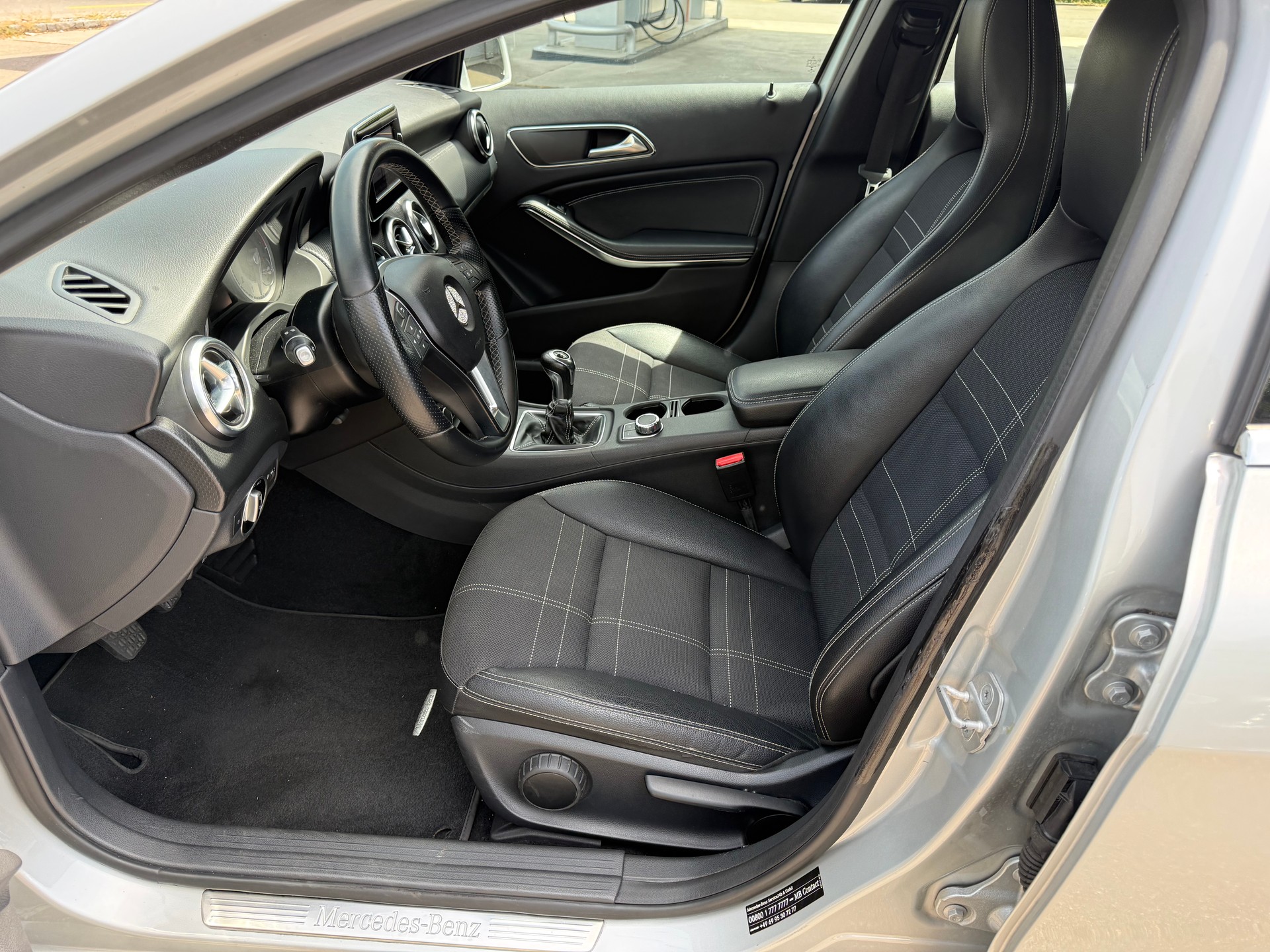 MERCEDES-BENZ A 180 Style-image-8