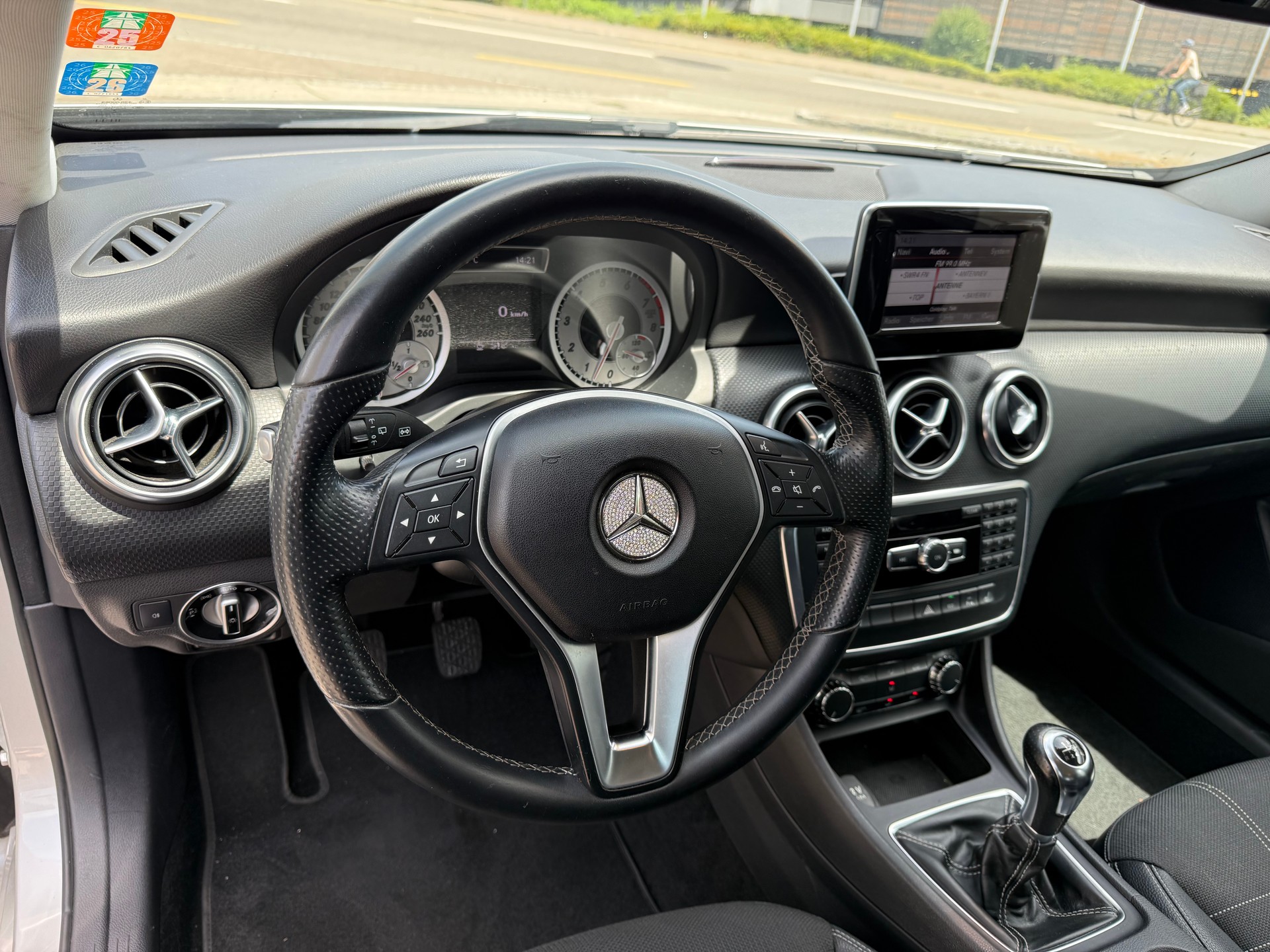 MERCEDES-BENZ A 180 Style-image-11