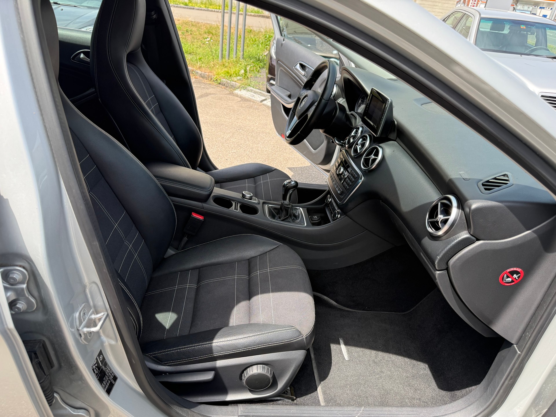 MERCEDES-BENZ A 180 Style-image-9