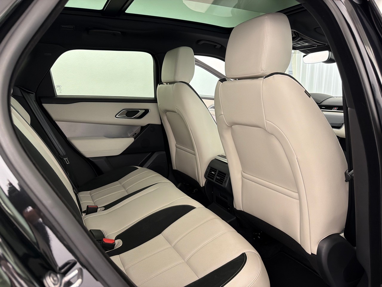 LAND ROVER RR Velar D 200 Dyn SE-image-7
