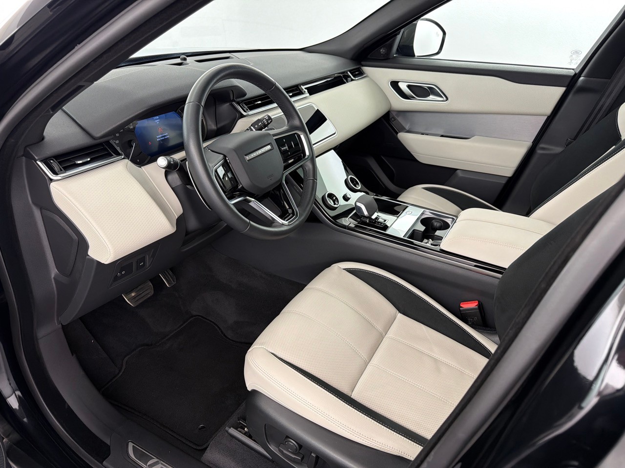 LAND ROVER RR Velar D 200 Dyn SE-image-4