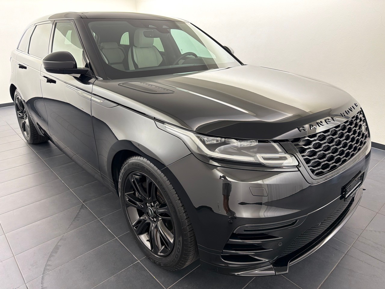 LAND ROVER RR Velar D 200 Dyn SE-image-3