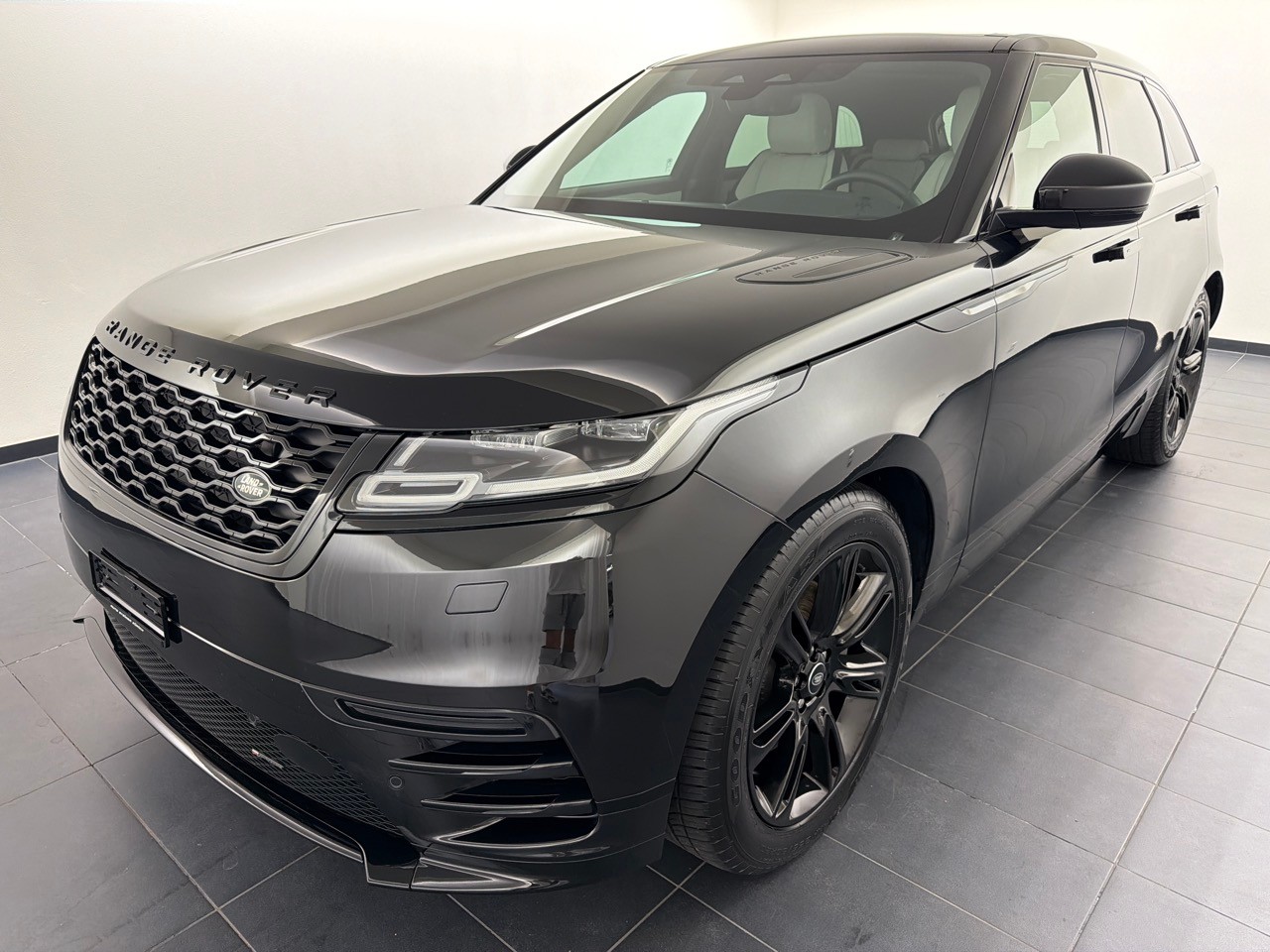 LAND ROVER RR Velar D 200 Dyn SE-image-0