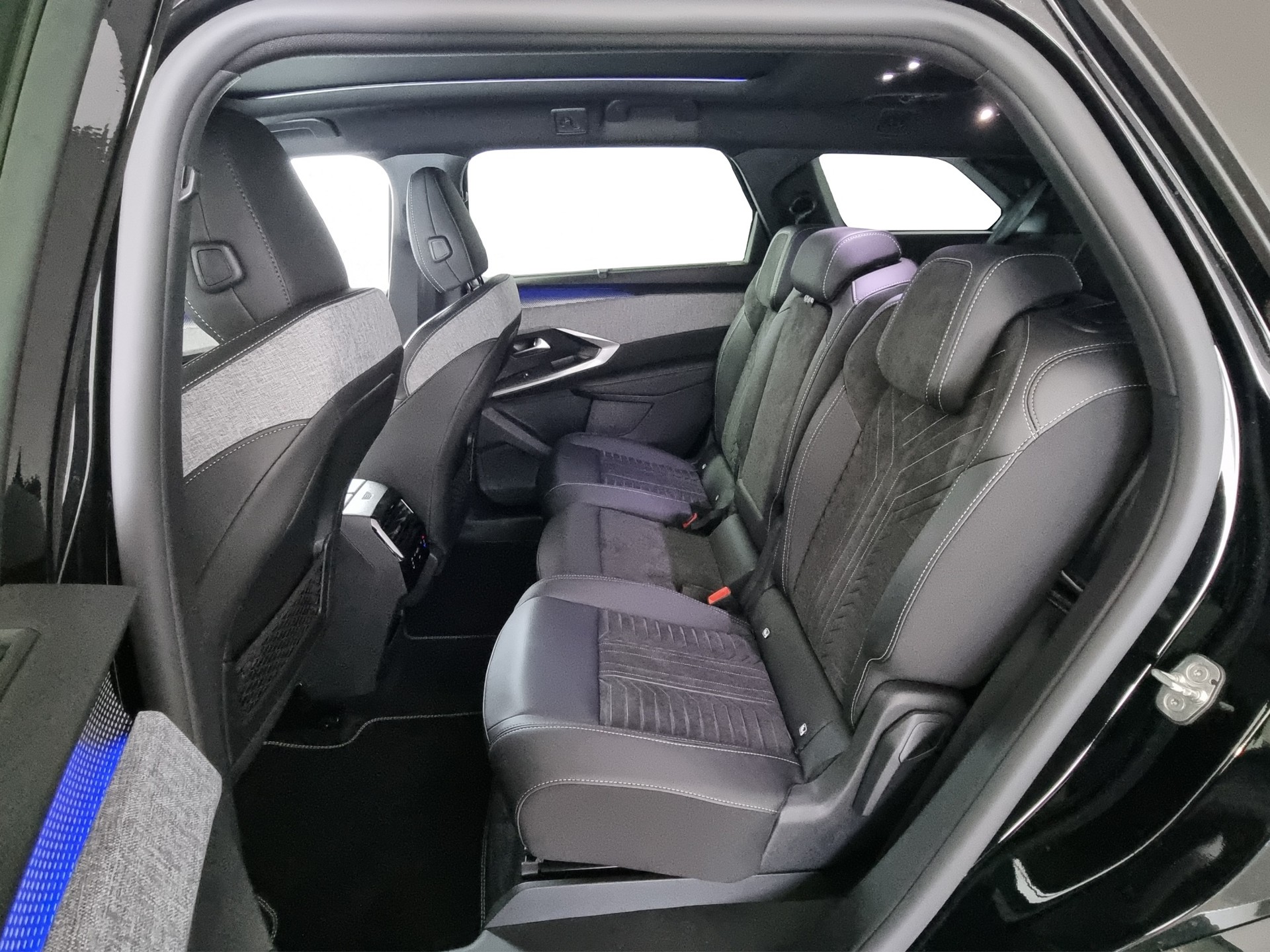 PEUGEOT 5008 GT Exclusive 73kWh 7-Plätzer-image-6