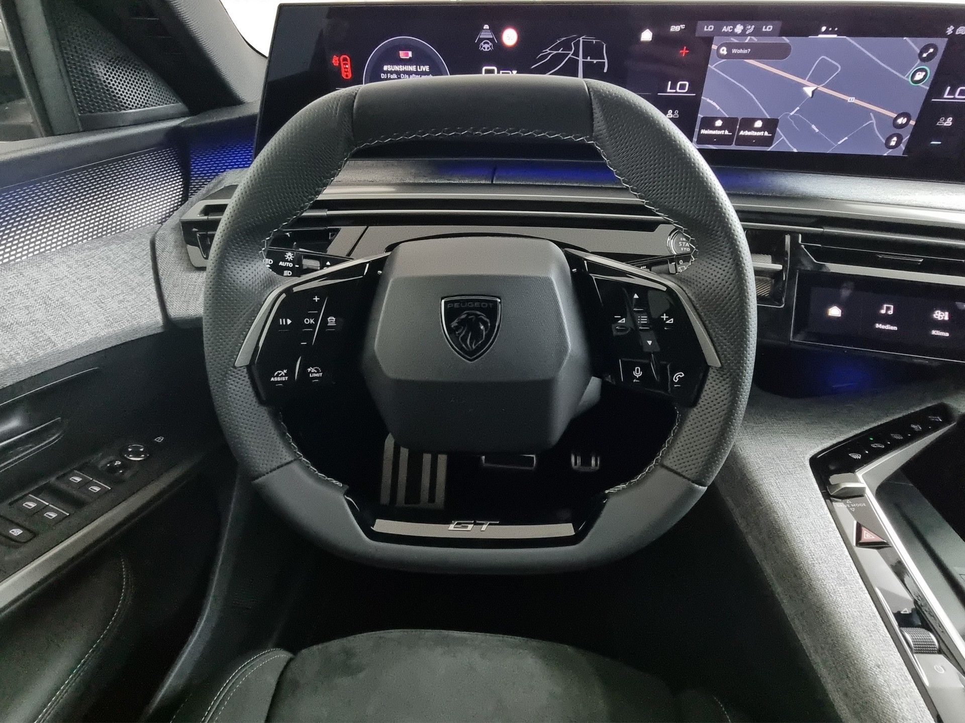 PEUGEOT 5008 GT Exclusive 73kWh 7-Plätzer-image-8