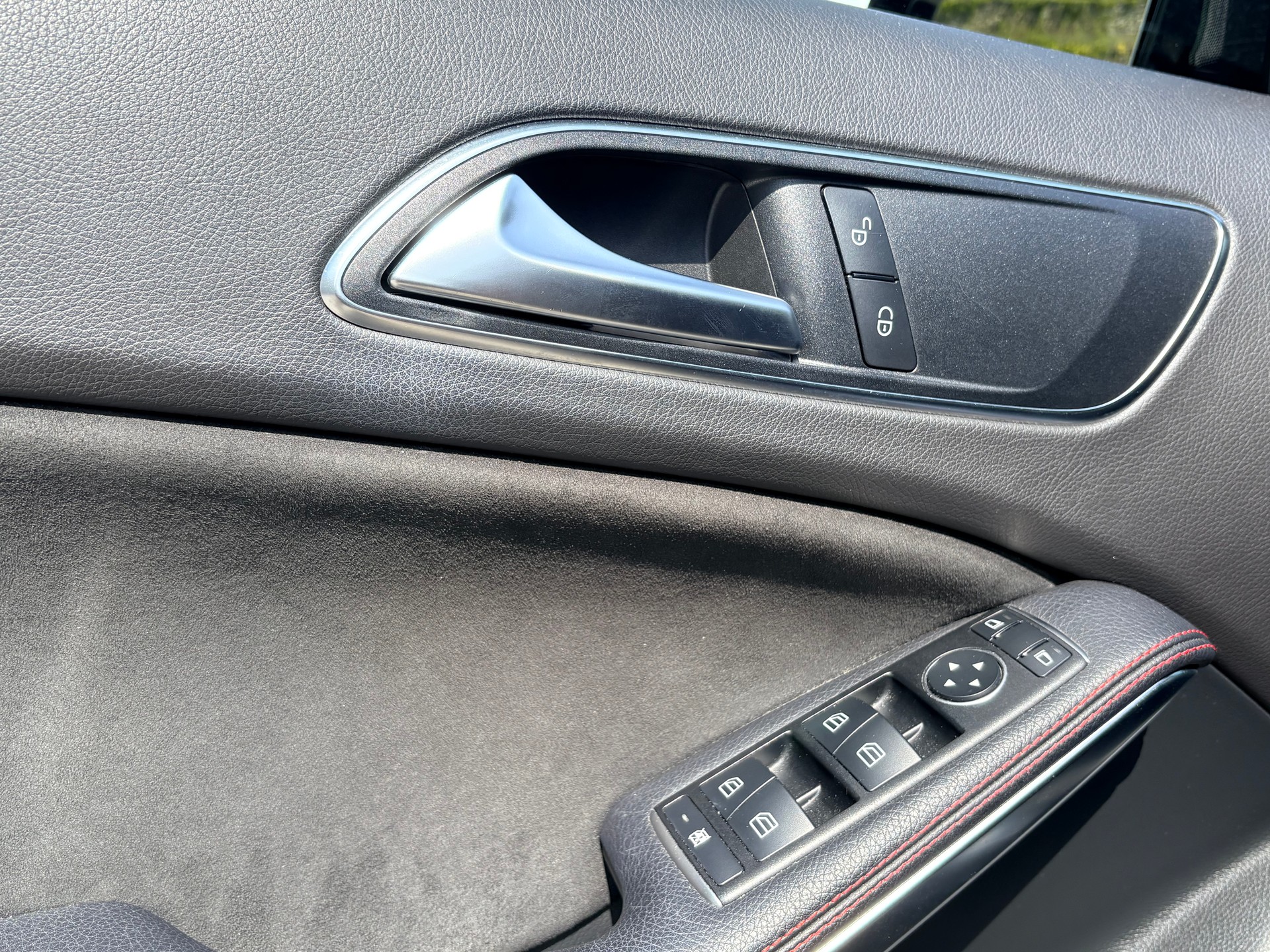 MERCEDES-BENZ A 180 AMG Line 7G-DCT-image-13