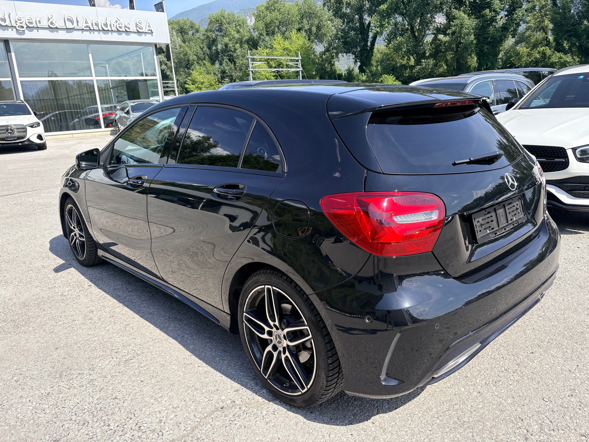 MERCEDES-BENZ A 180 AMG Line 7G-DCT-image-4