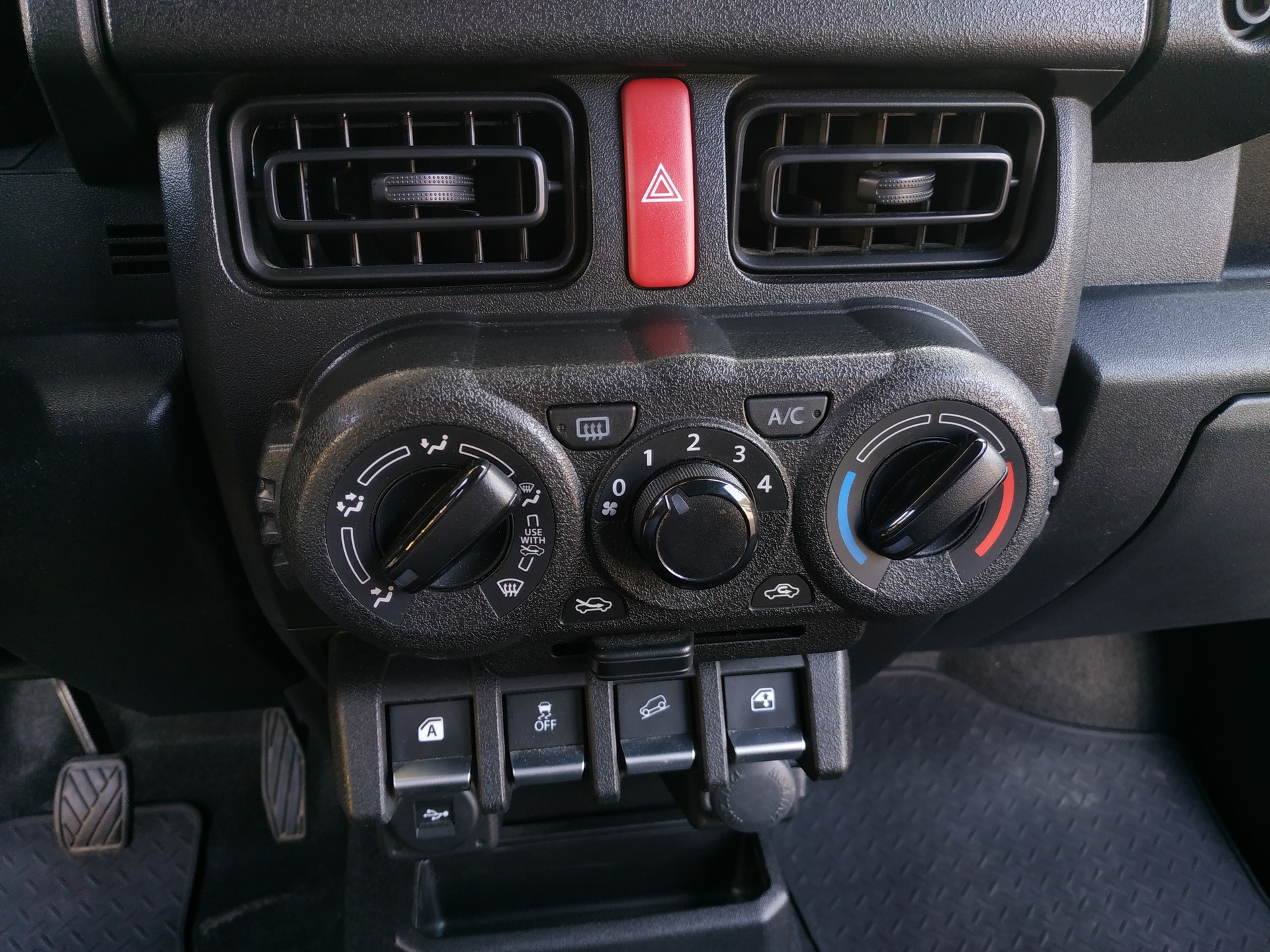 SUZUKI Jimny 1.5 Compact+ 4x4 - 4Plätzer-image-17