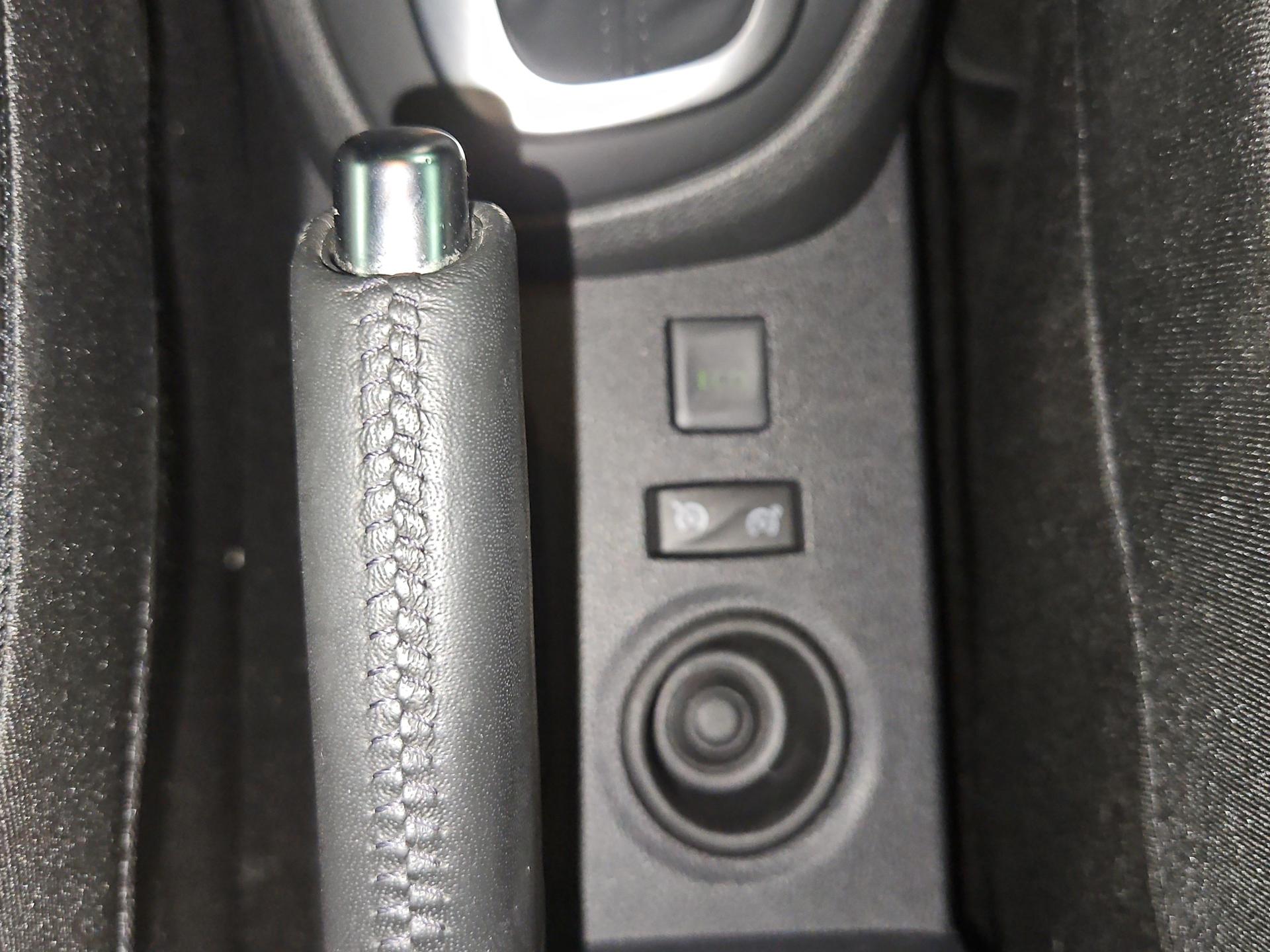 RENAULT Captur 1.3 T 16V Intens EDC-image-19