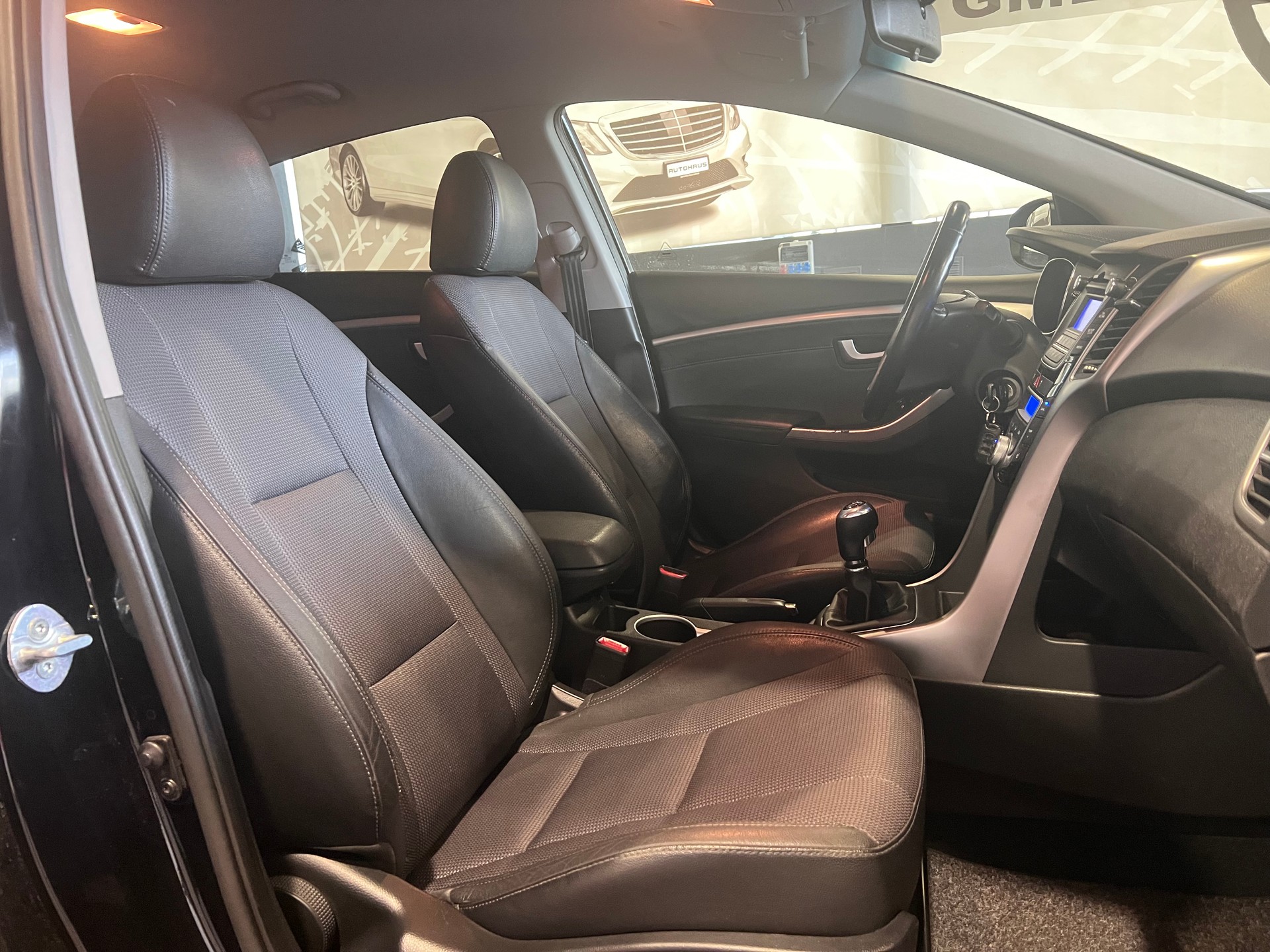 HYUNDAI i30 1.6 CRDi Style-image-11