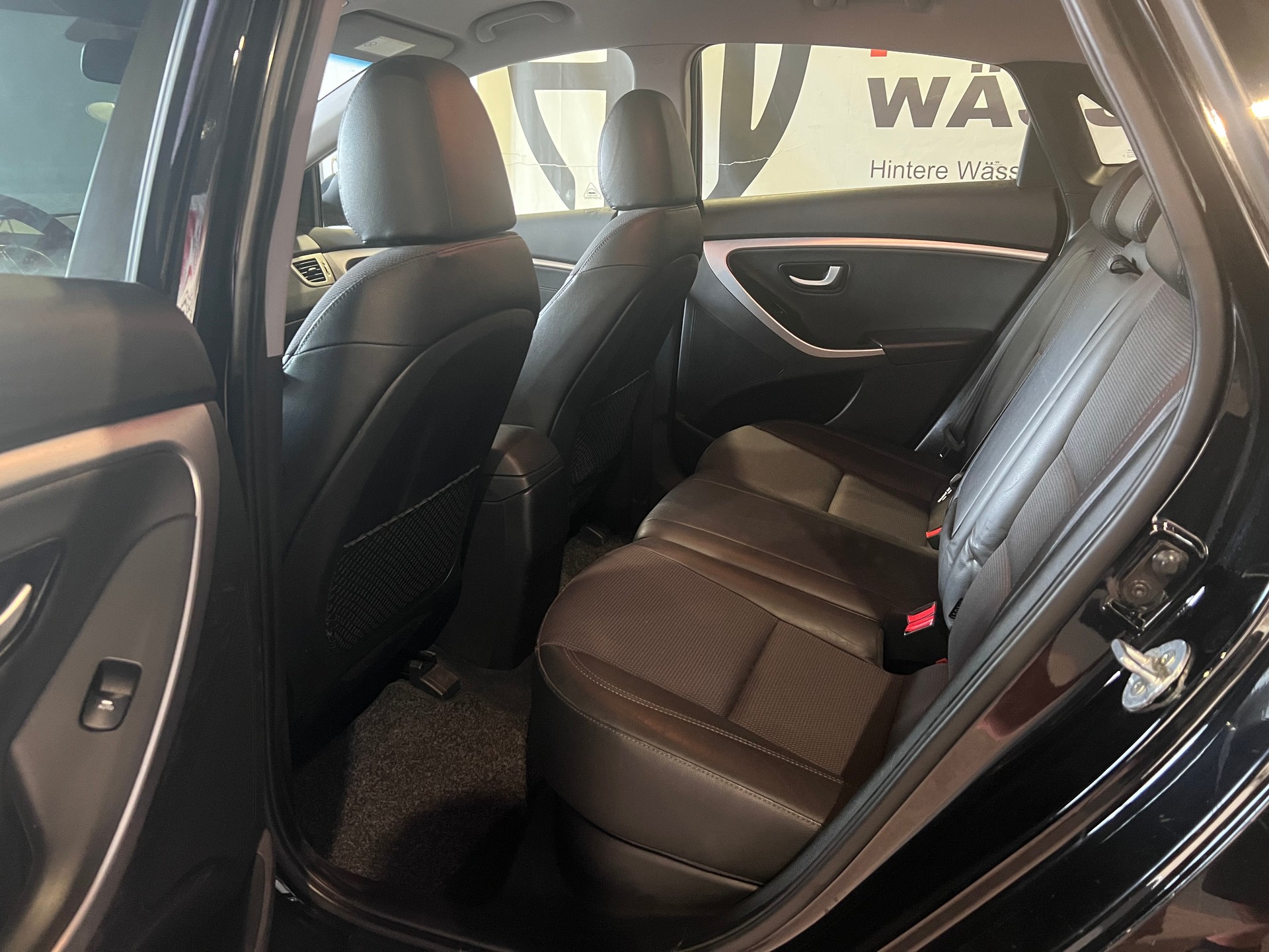 HYUNDAI i30 1.6 CRDi Style-image-12