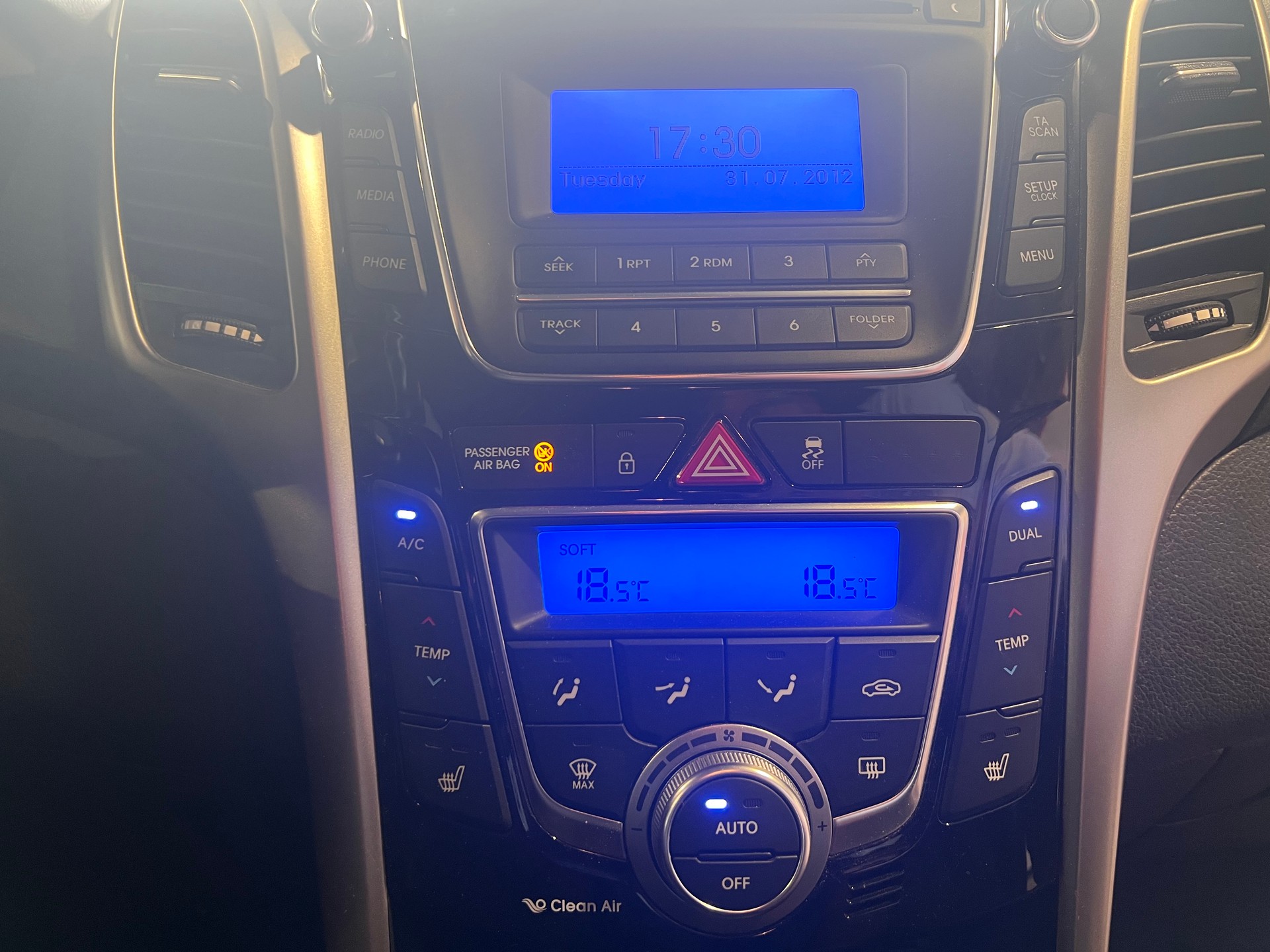HYUNDAI i30 1.6 CRDi Style-image-14
