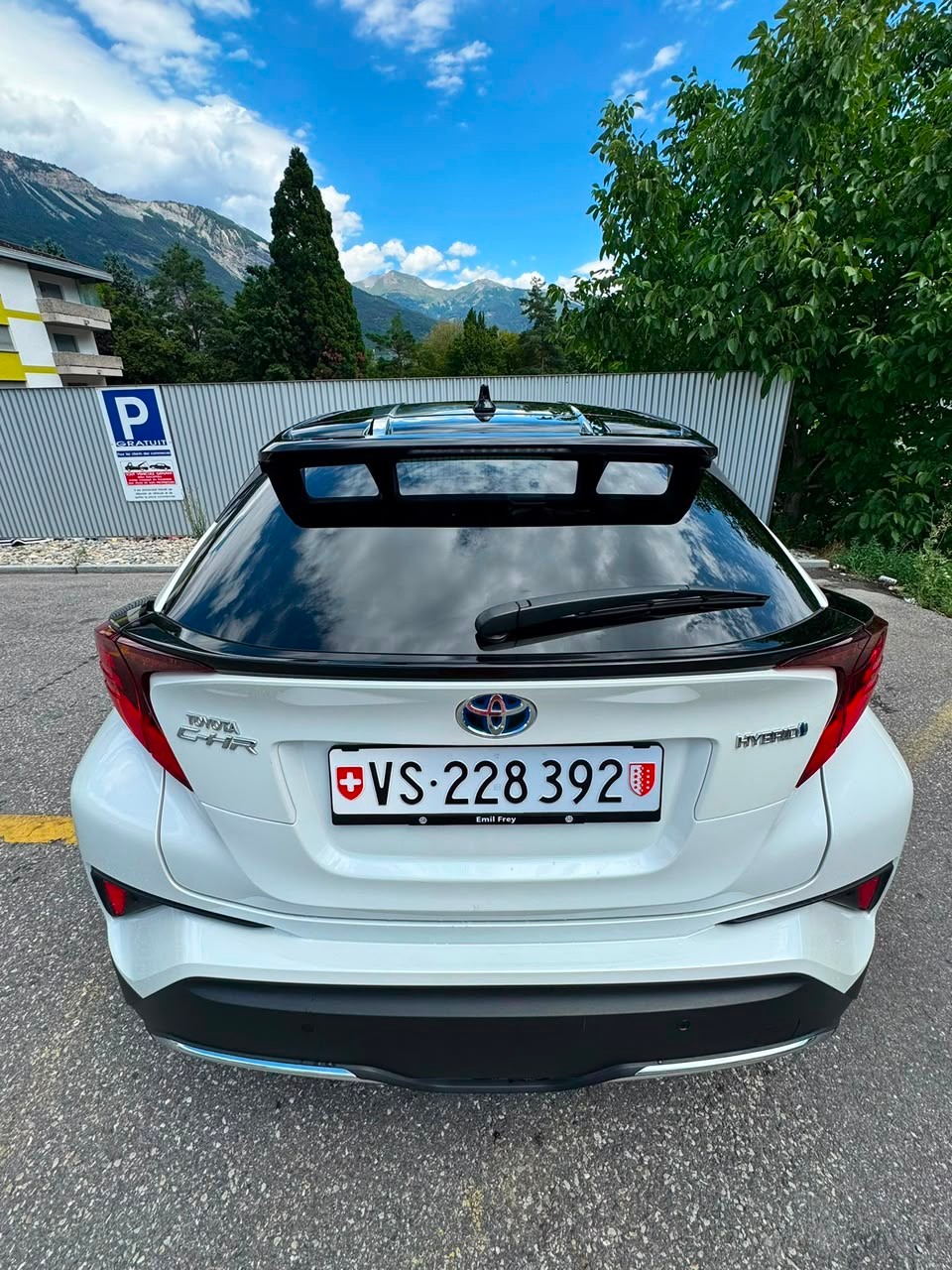 TOYOTA 2.0 VVTi HSD Style-image-2
