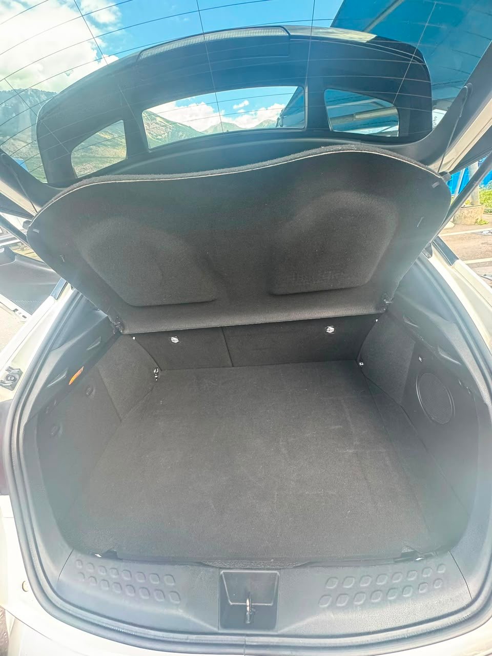 TOYOTA 2.0 VVTi HSD Style-image-5