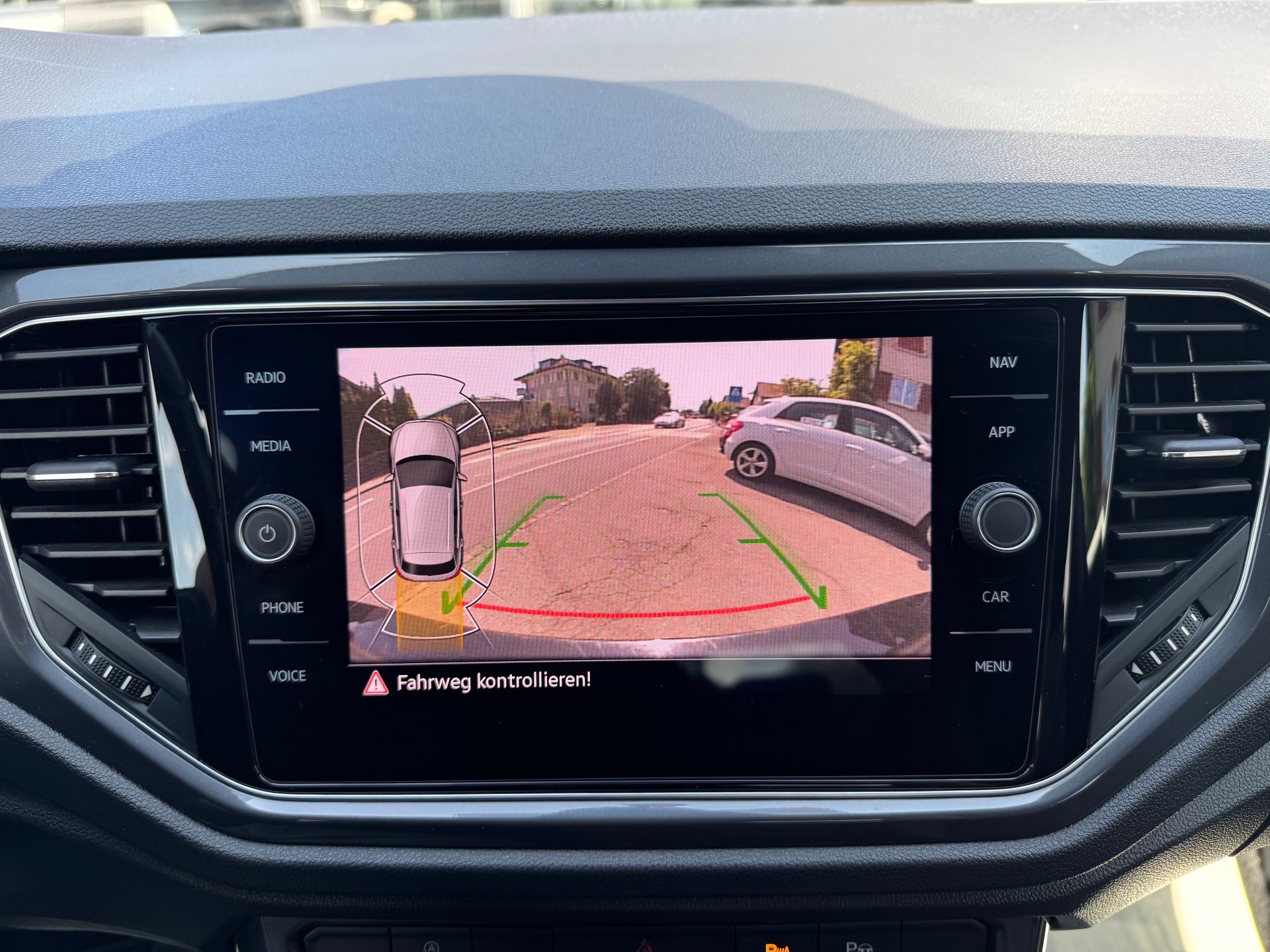 VW T-Roc 2.0 TSI Sport R-Line DSG 4Motion-image-10