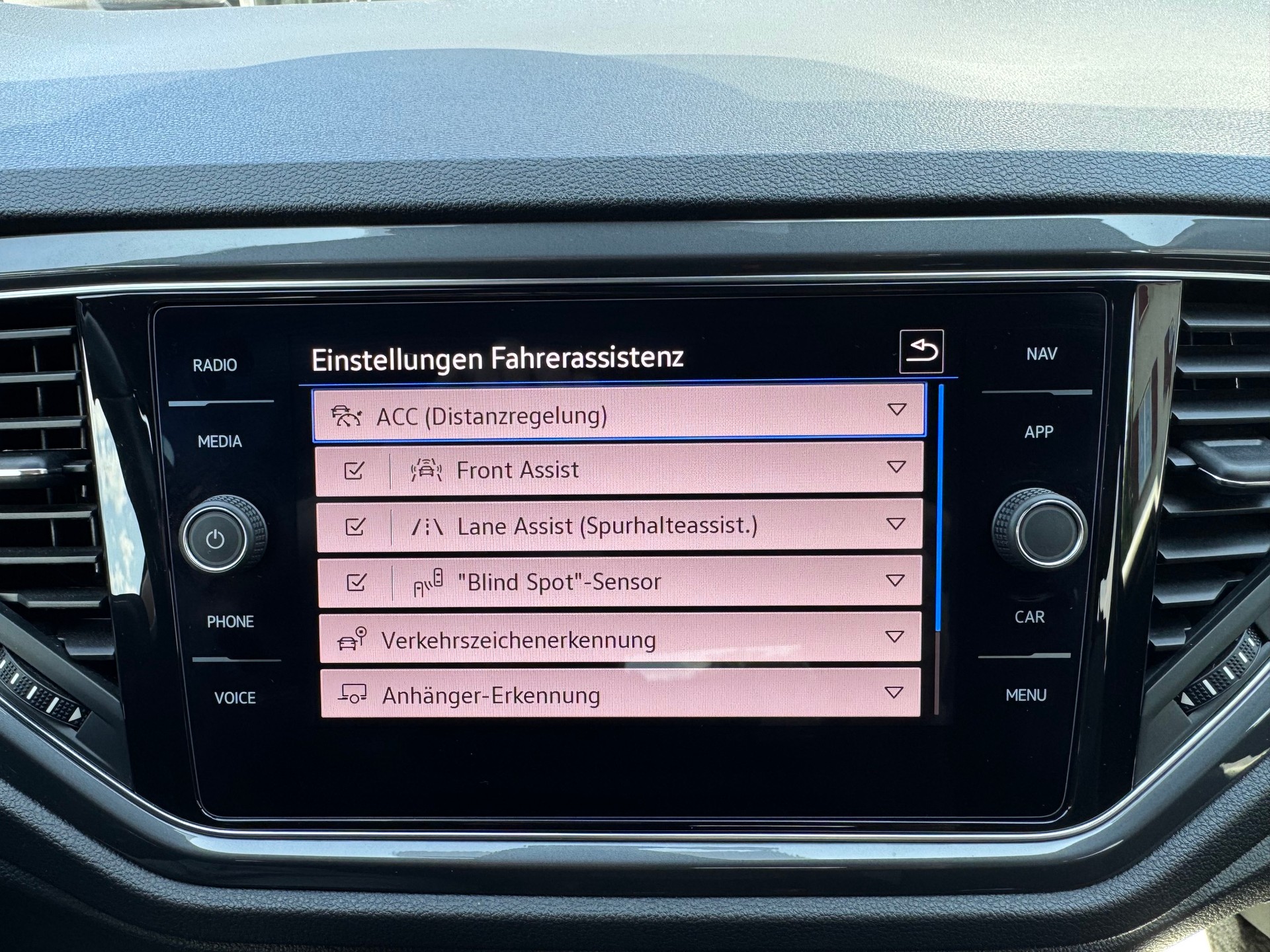 VW T-Roc 2.0 TSI Sport R-Line DSG 4Motion-image-14