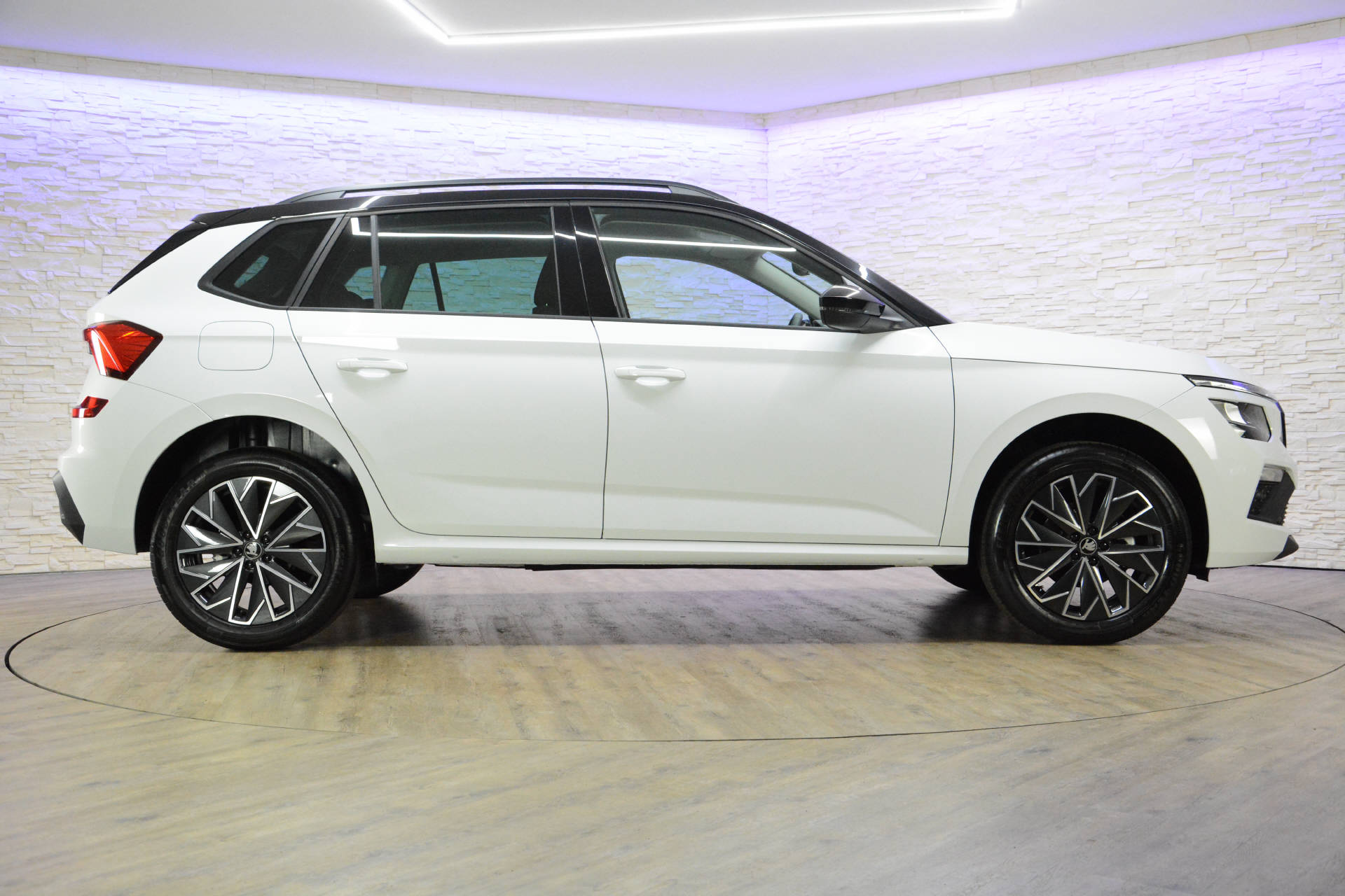 SKODA Kamiq 1.0 TSI Selection DSG-image-3