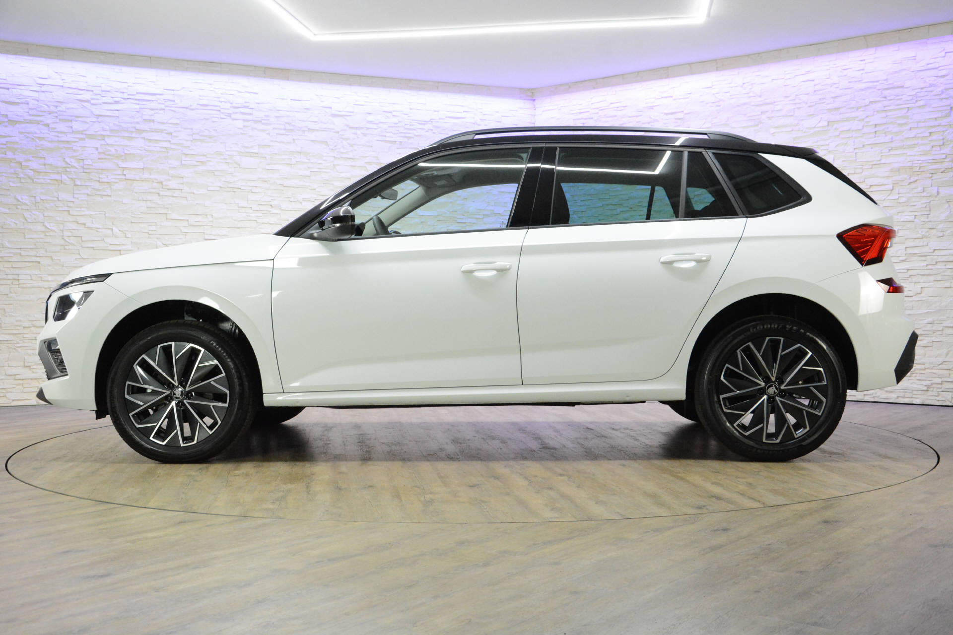 SKODA Kamiq 1.0 TSI Selection DSG-image-2