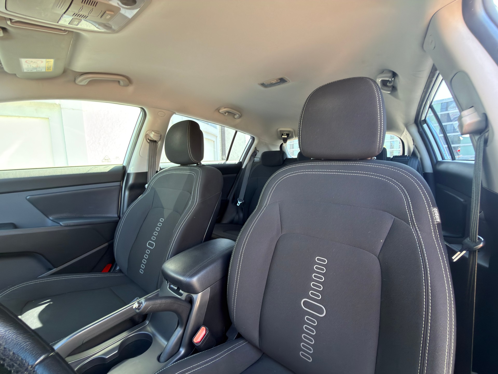 KIA Sportage 2.0 CRDi Trend 4WD Automatic-image-6