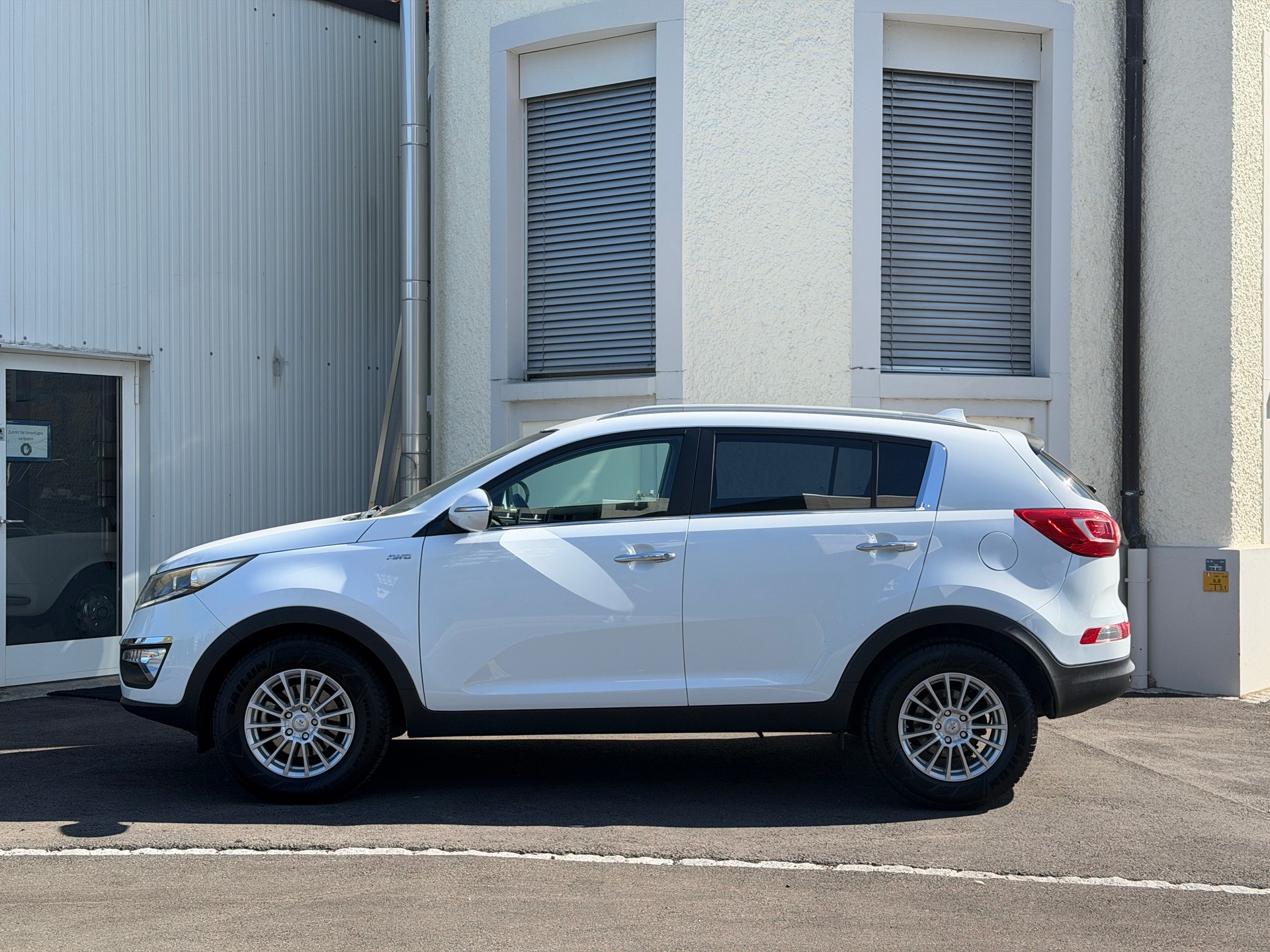 KIA Sportage 2.0 CRDi Trend 4WD Automatic-image-1