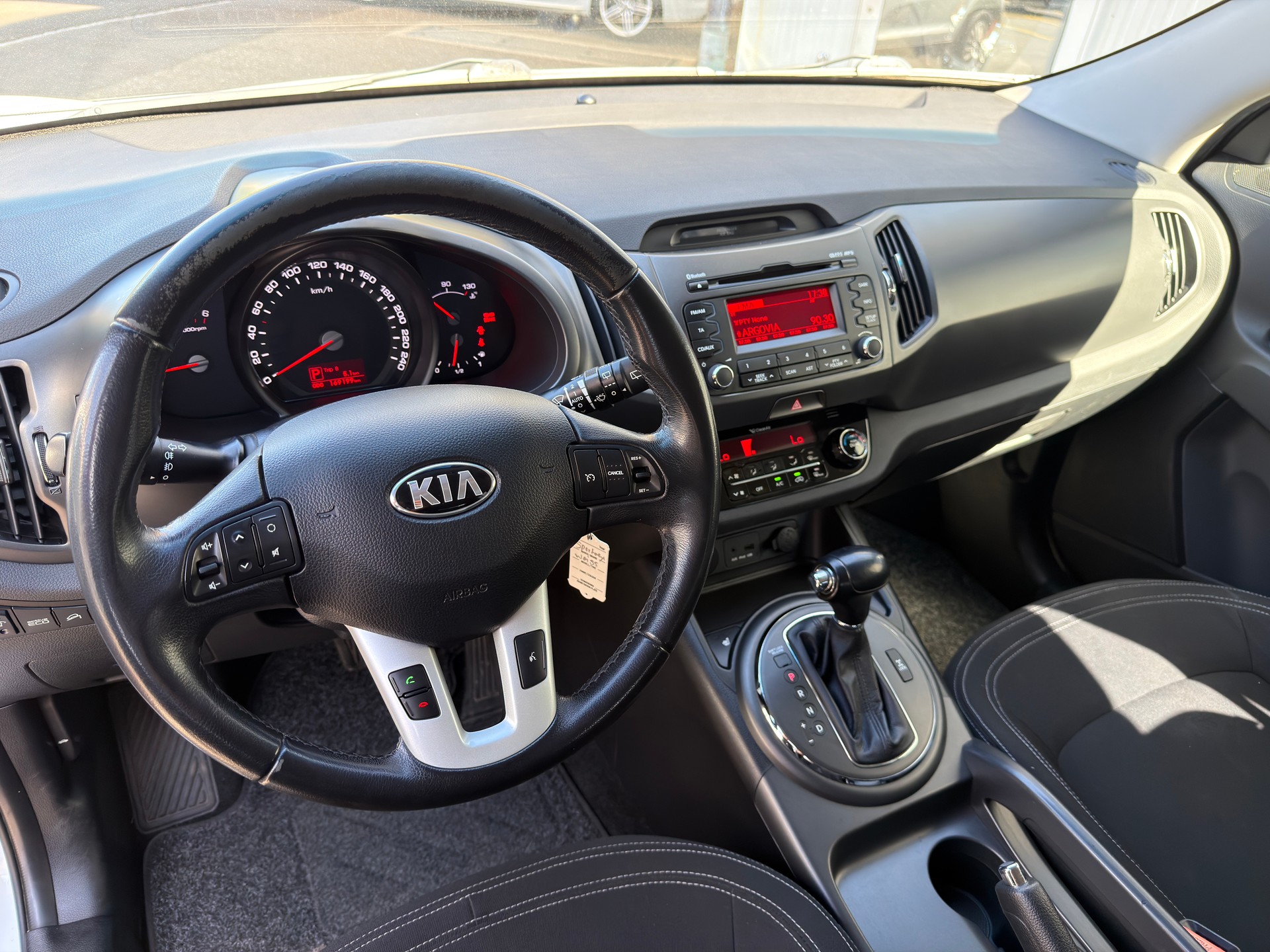KIA Sportage 2.0 CRDi Trend 4WD Automatic-image-5
