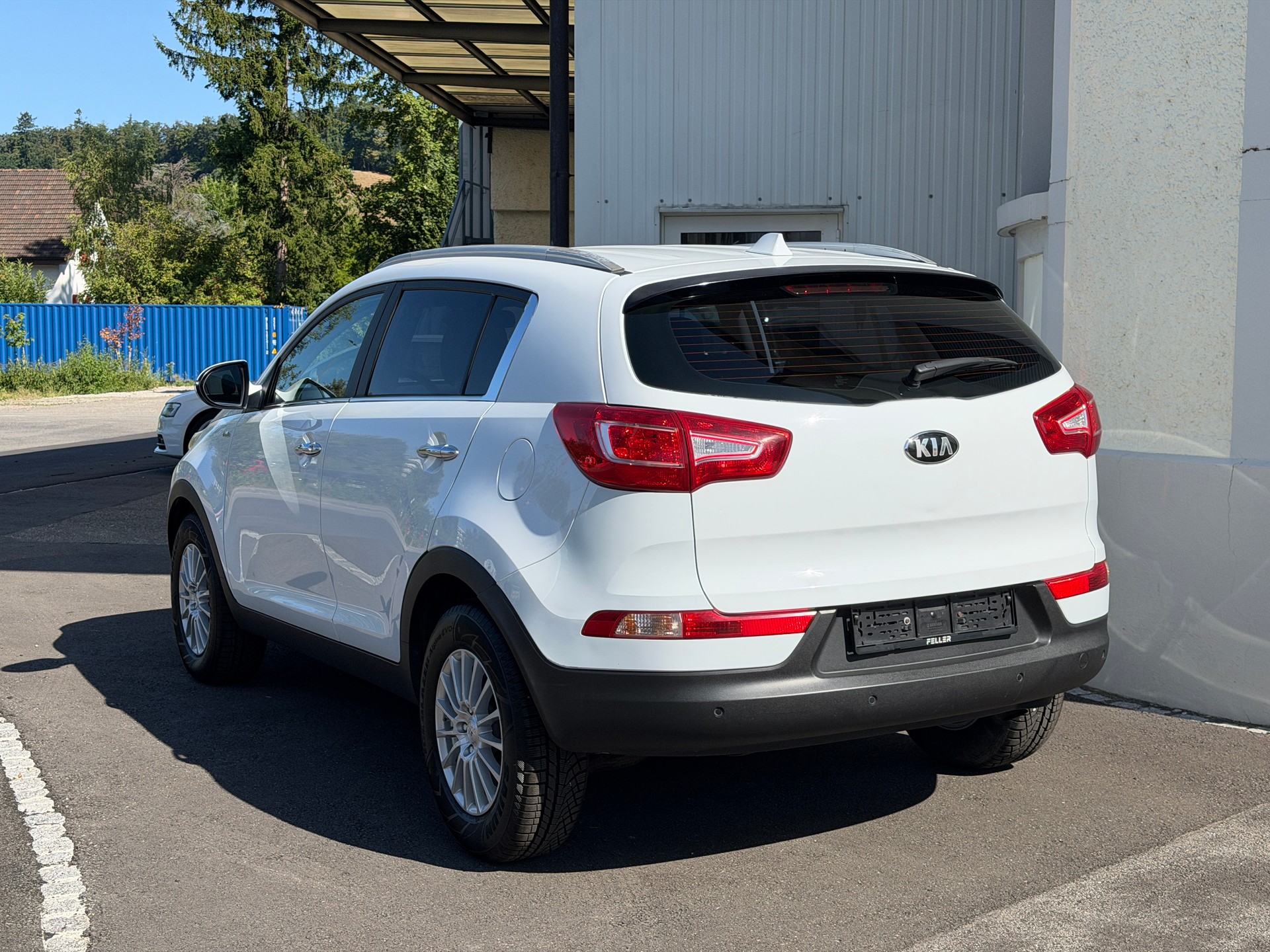 KIA Sportage 2.0 CRDi Trend 4WD Automatic-image-3