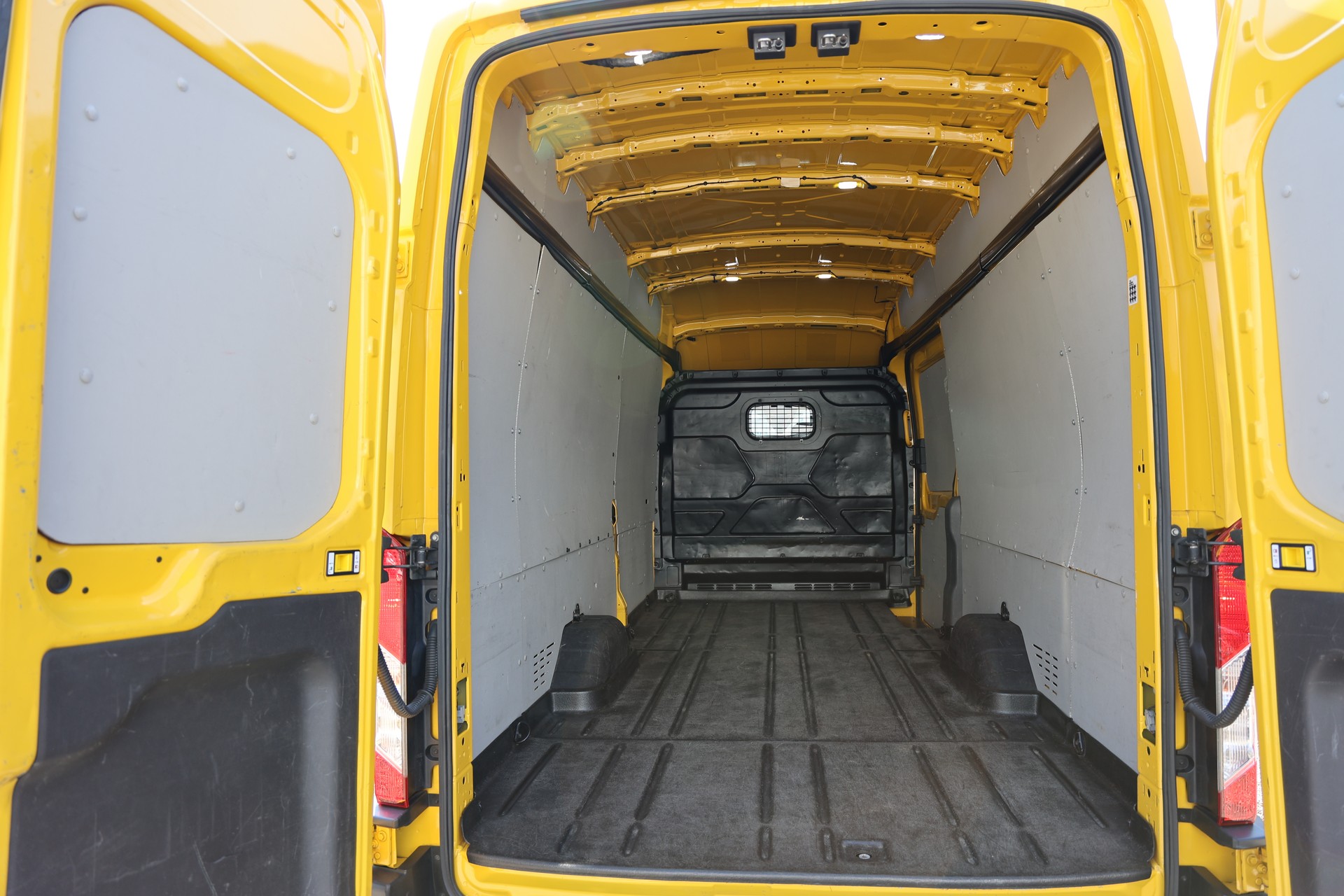 FORD Transit Van 350 L4H3 Trend EXTRA LANG 2.0 TDCi 185ps RWD-image-12